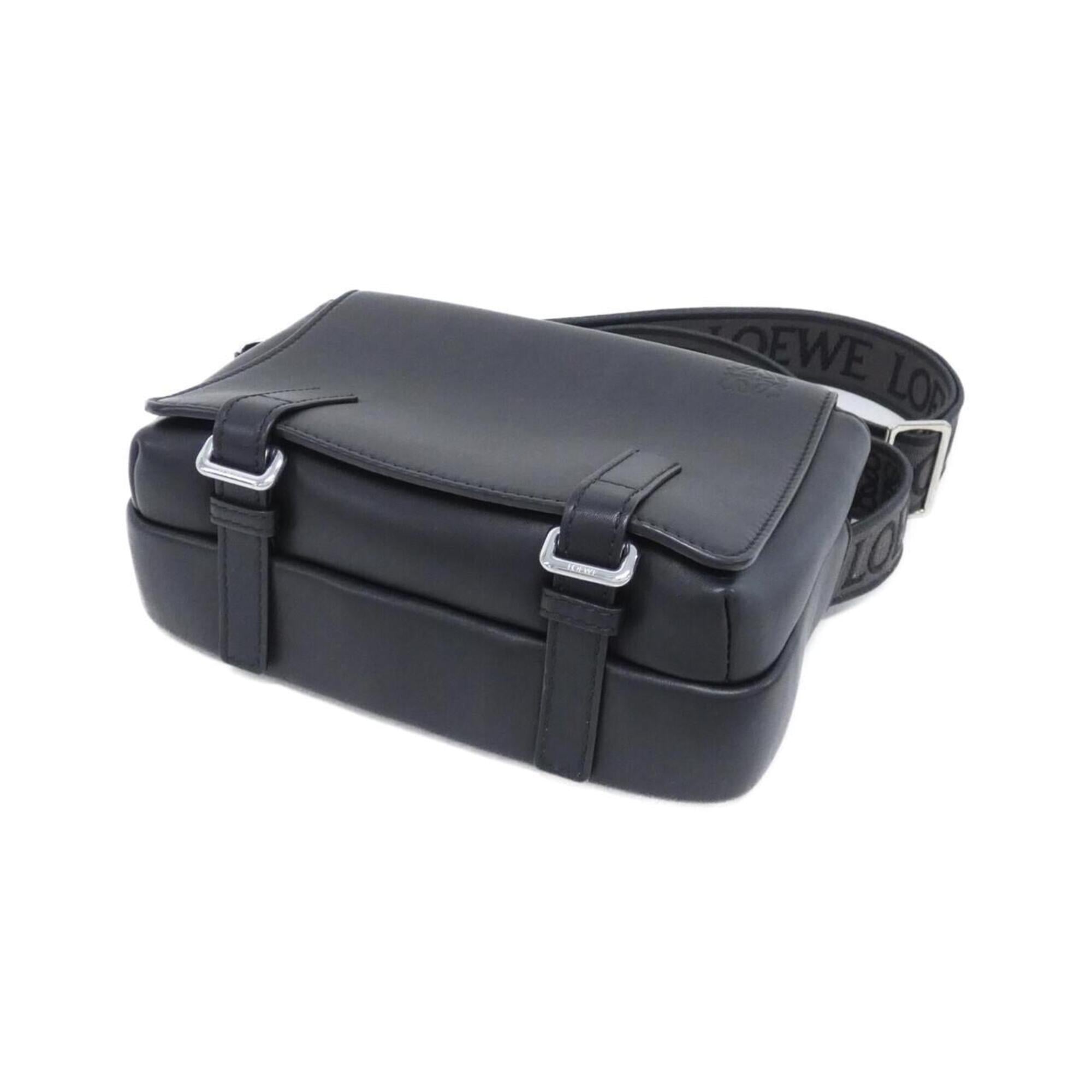 Loewe Black Leather Messenger Bag Shoulder Bag (Pre-Owned)