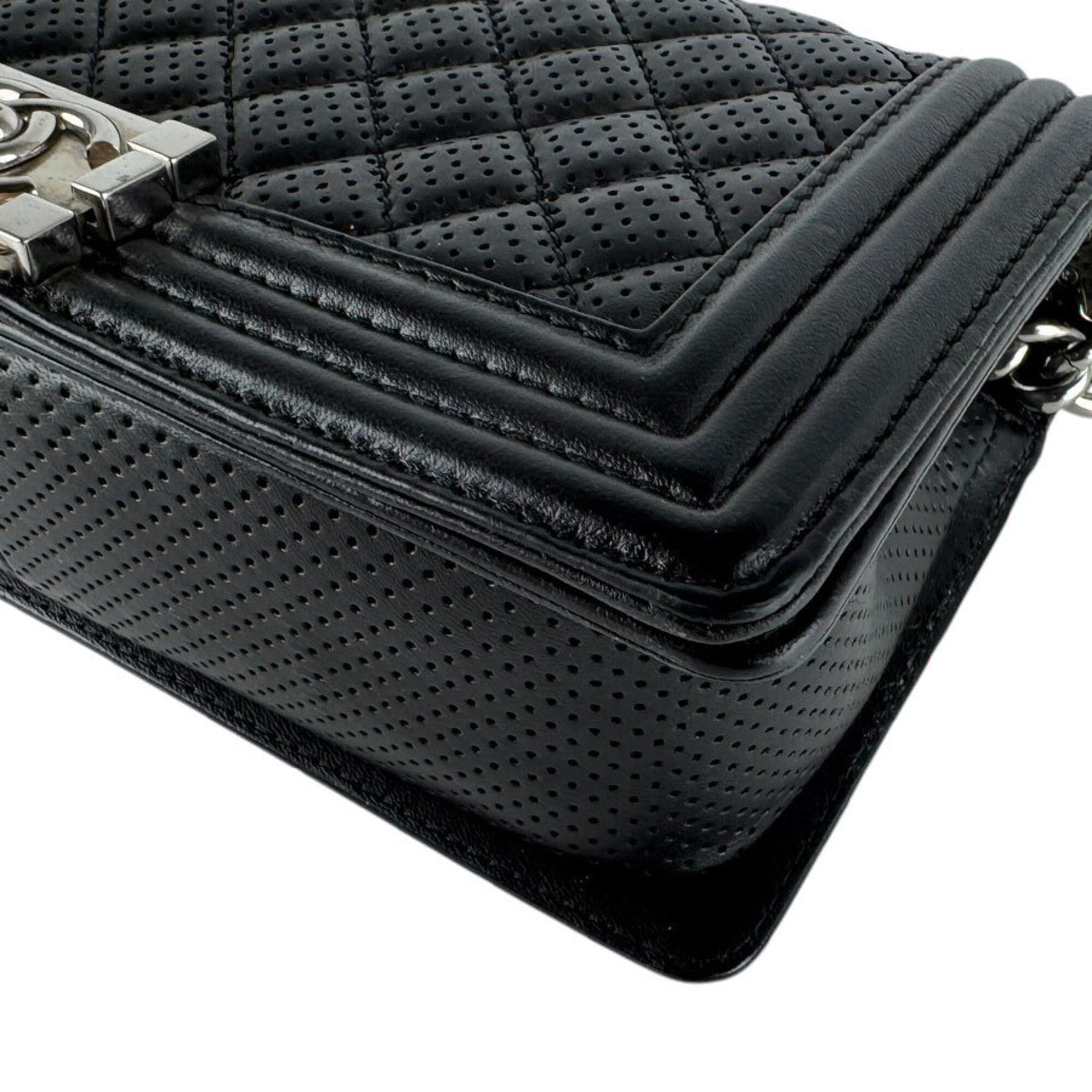 Chanel Black Leather Shoulder Bag (Pre-Owned)