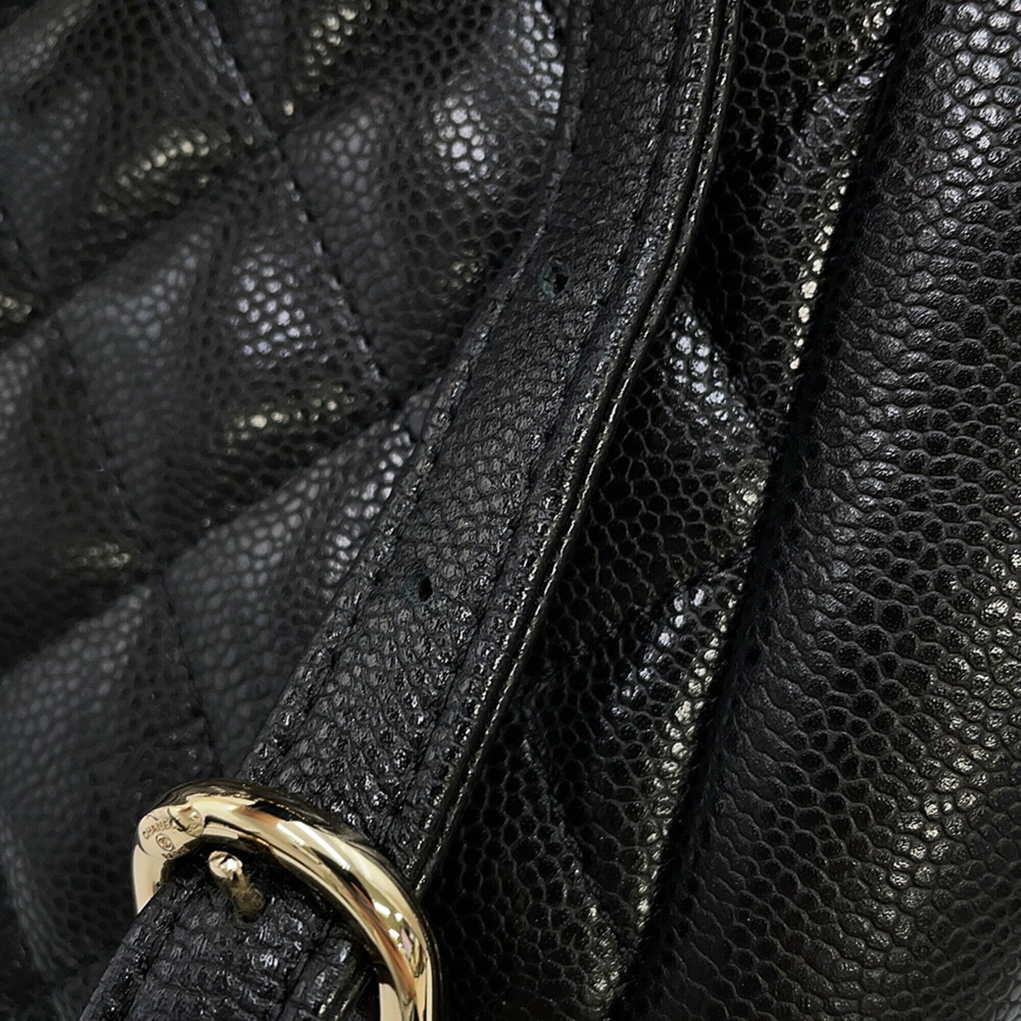 Chanel Black Grained Calfskin Handbag (Pre-Owned)