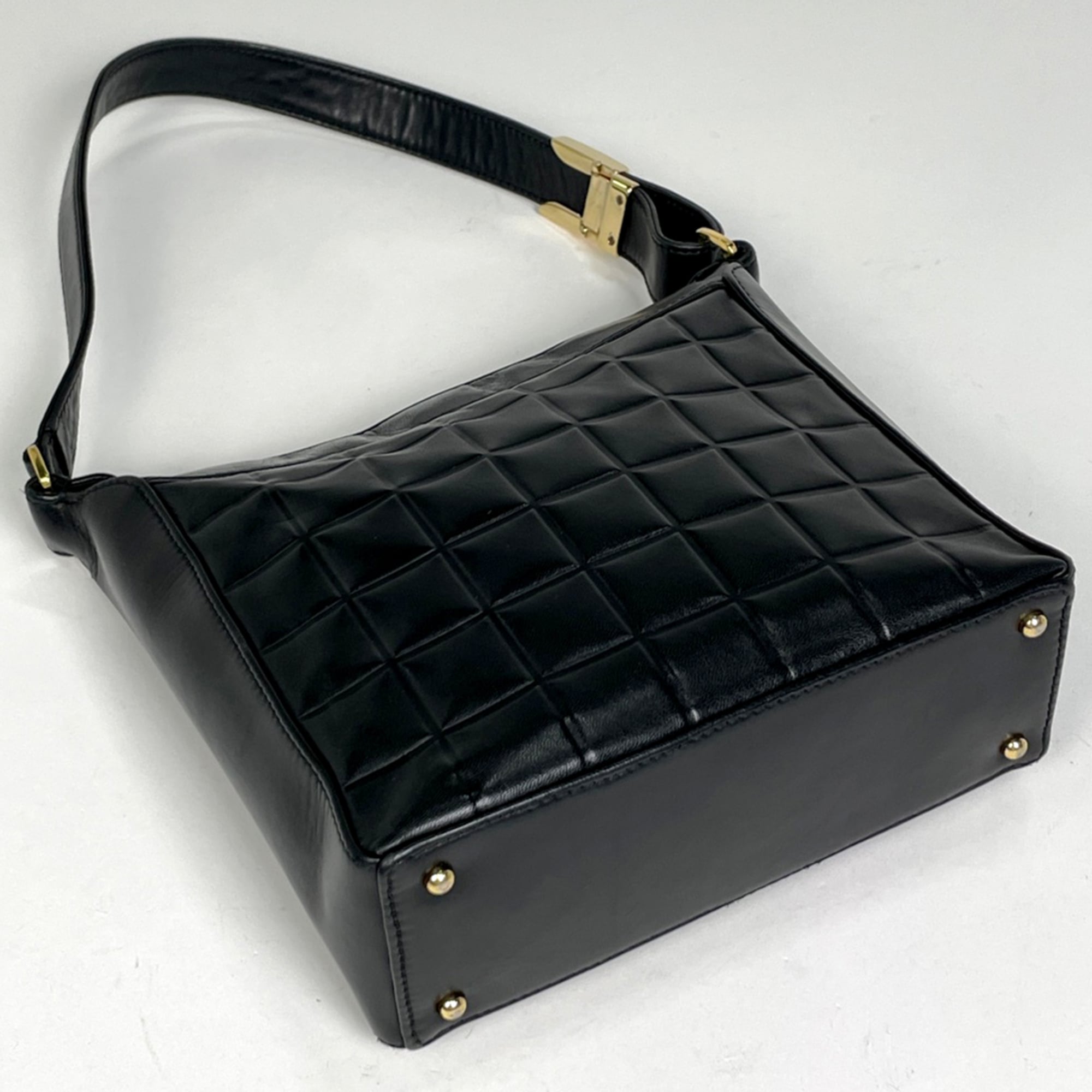Chanel Black Leather Handbag Shoulder Bag (Pre-Owned)