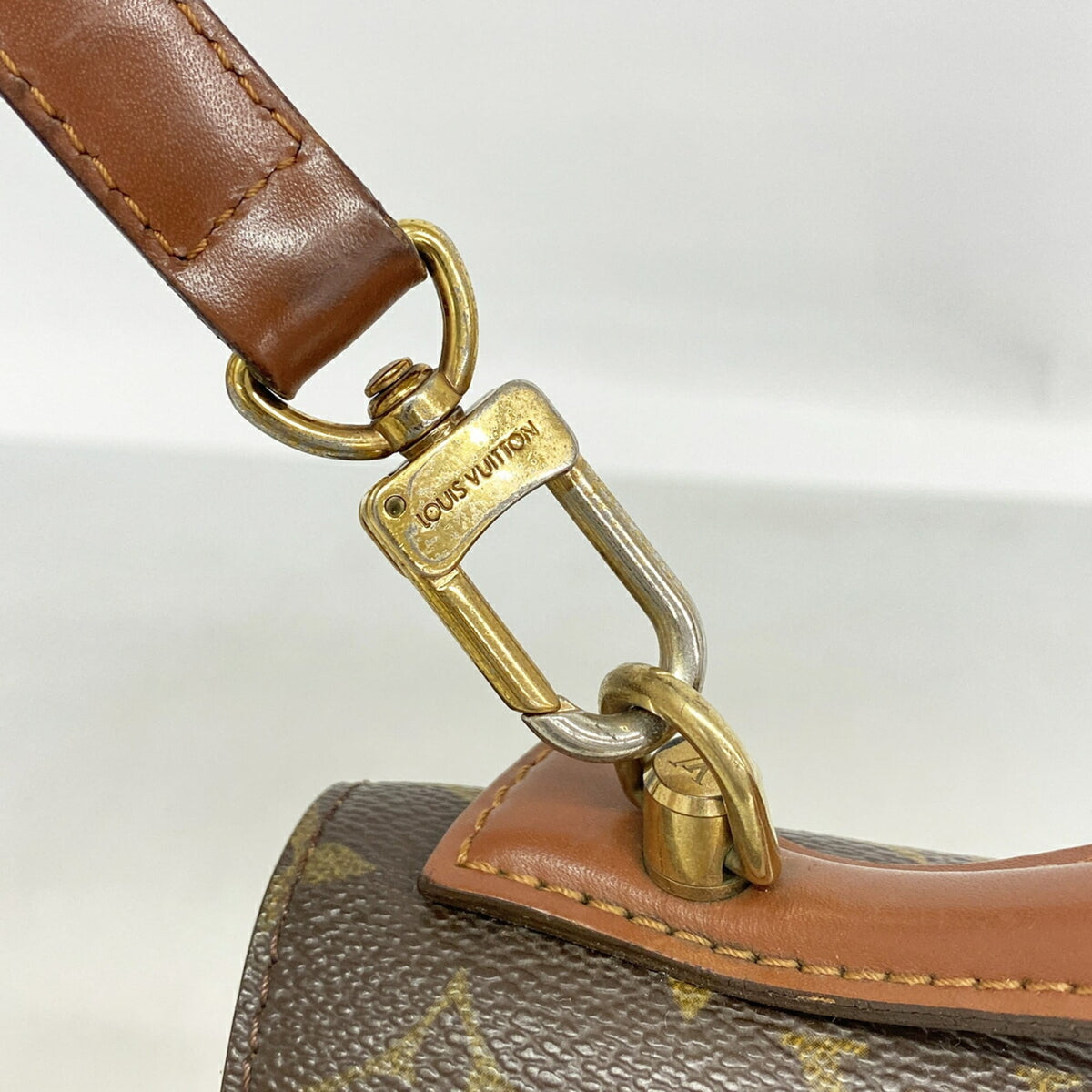 Louis Vuitton Brown Handbag (Pre-Owned)