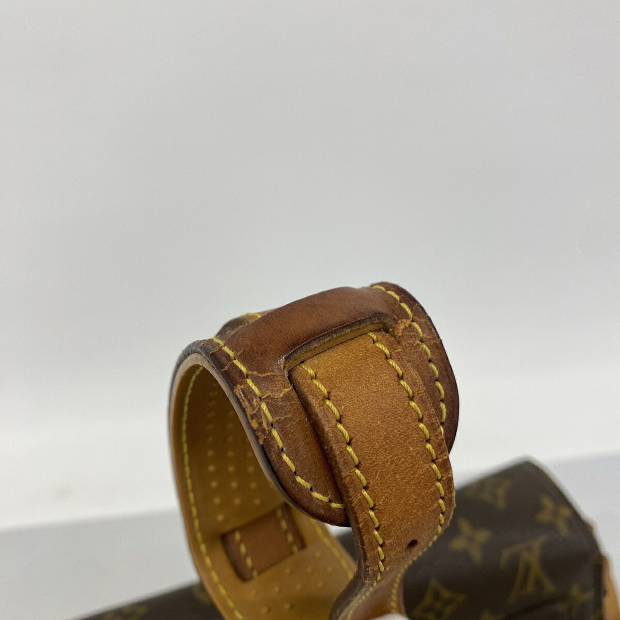 Louis Vuitton Brown Shoulder Bag (Pre-Owned)