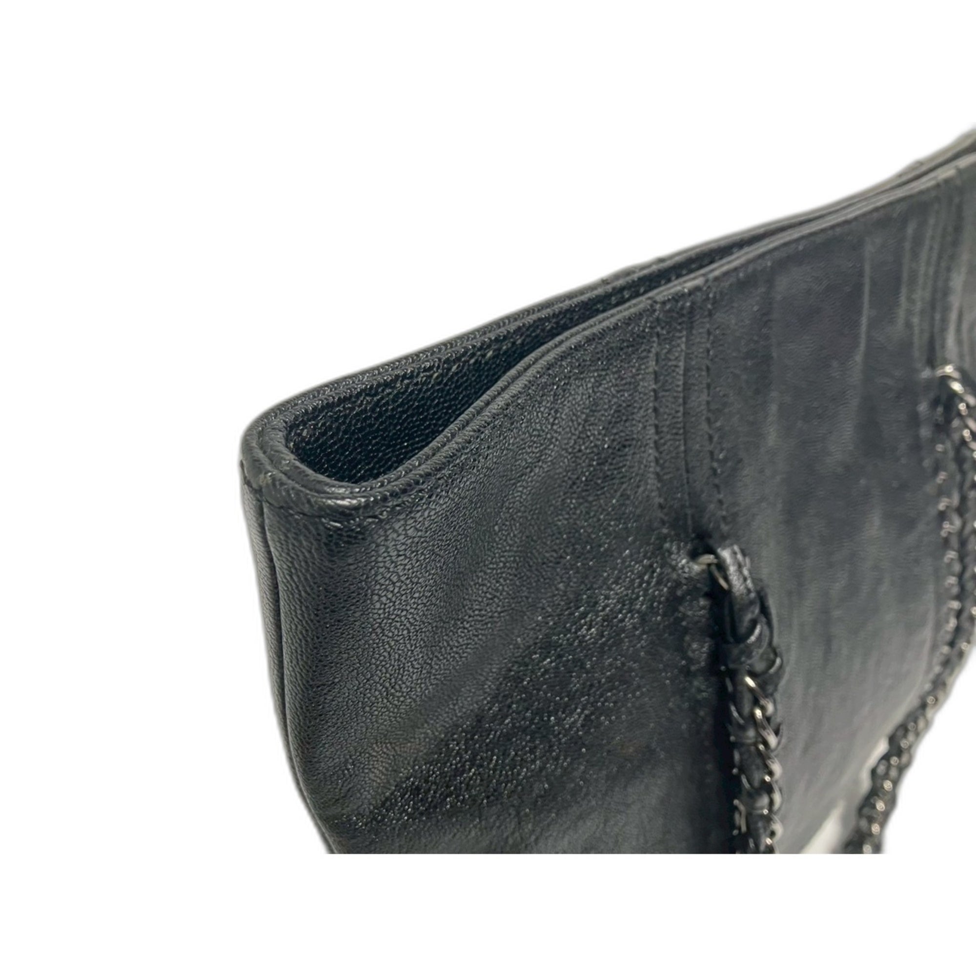 Chanel Black Leather Shoulder Bag (Pre-Owned)