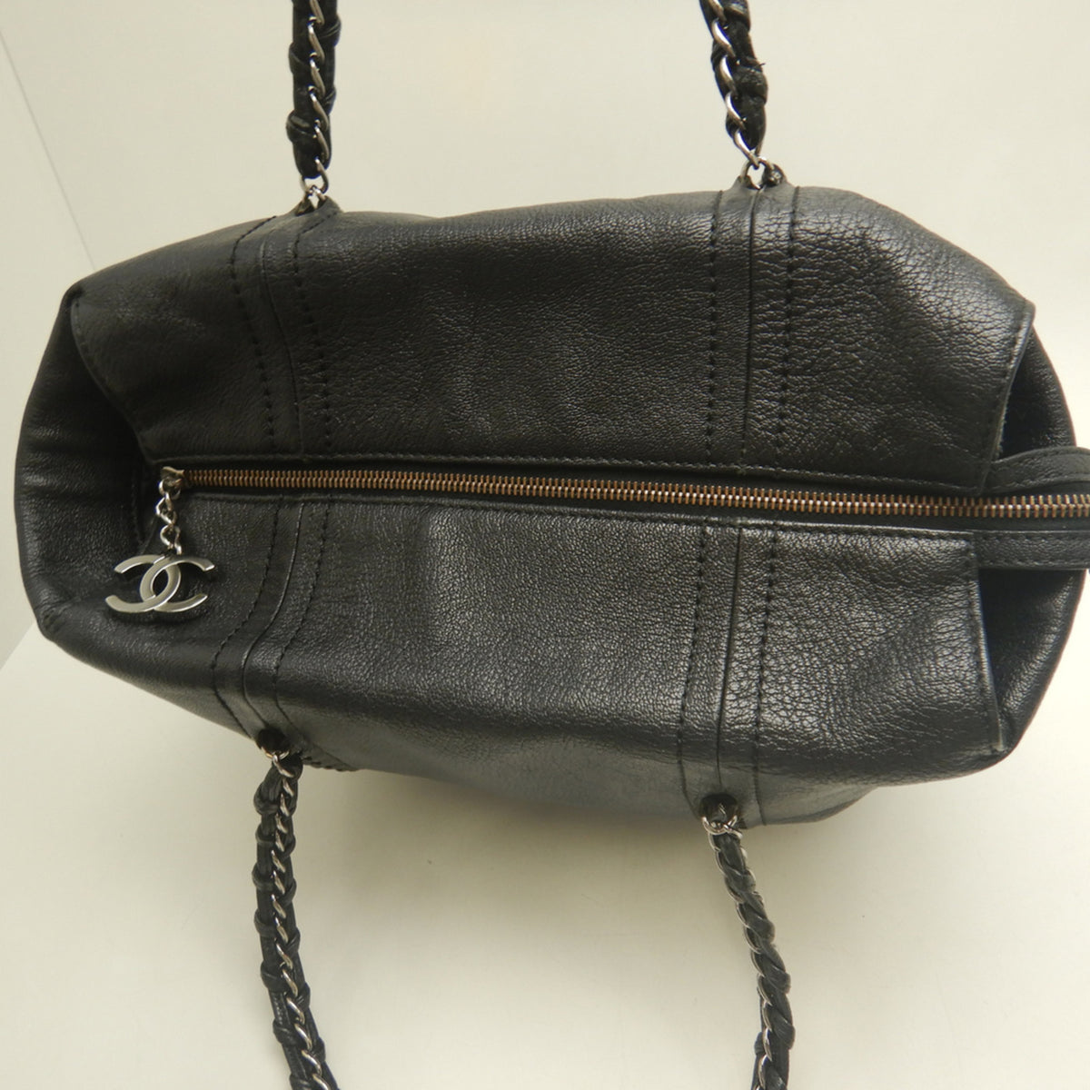 Chanel Black Leather Tote Bag (Pre-Owned)