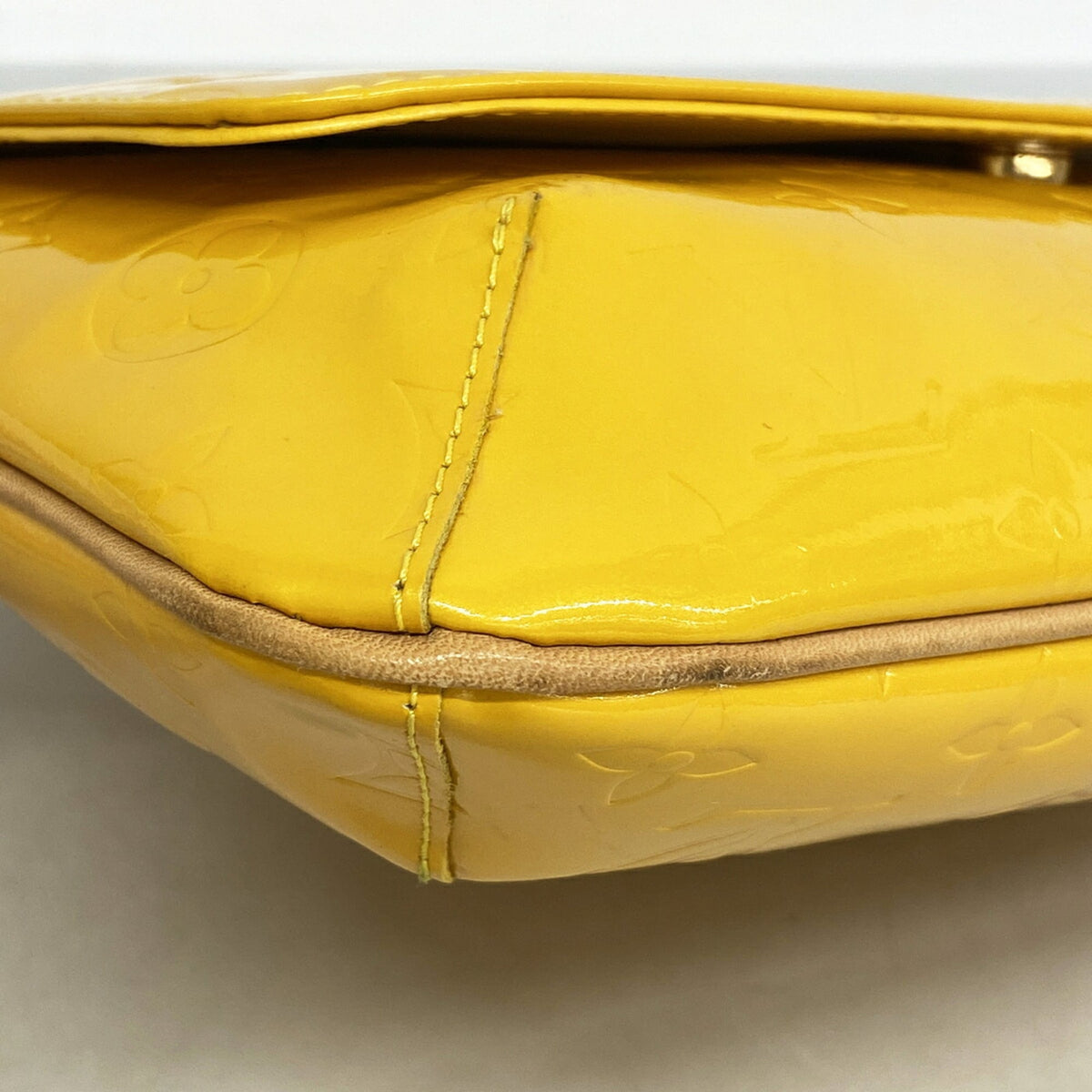 Louis Vuitton Jaune Shoulder Bag (Pre-Owned)