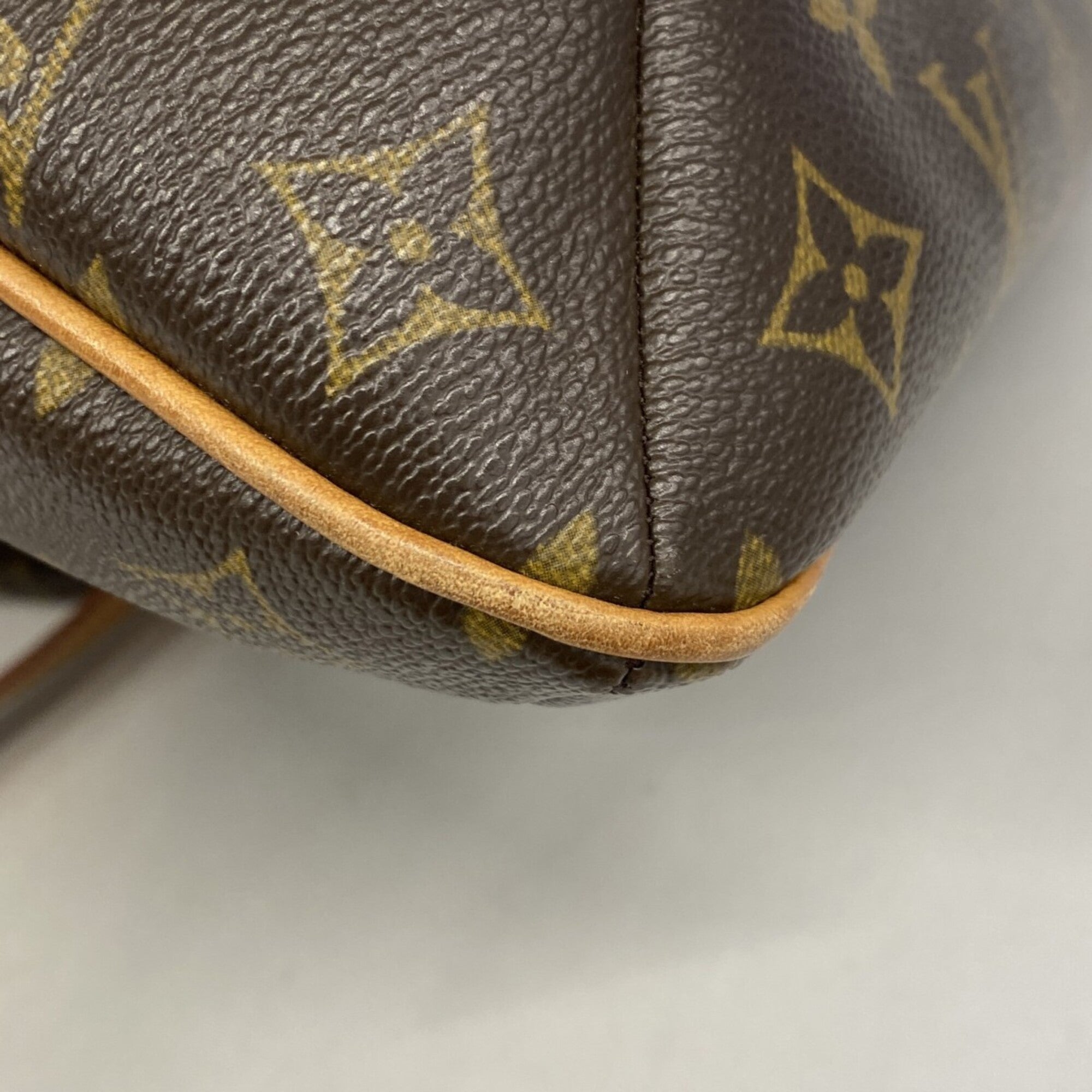 Louis Vuitton Brown Shoulder Bag (Pre-Owned)