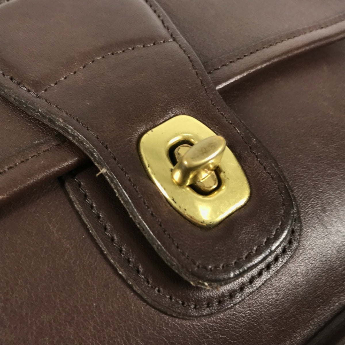 Coach Brown Leather Clutch Bag (Pre-Owned)