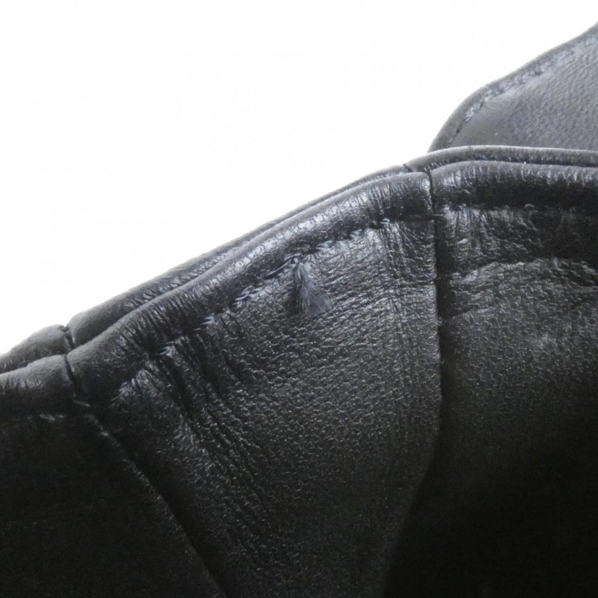 Chanel Black Grained Calfskin Handbag (Pre-Owned)