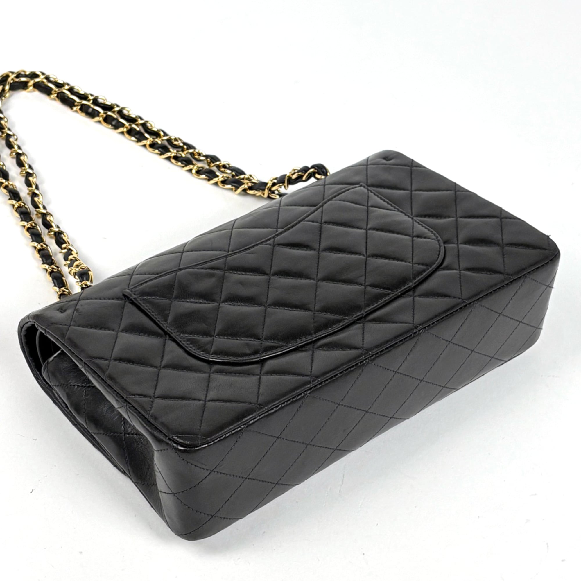 Chanel Matelasse Black Leather Shoulder Bag (Pre-Owned)