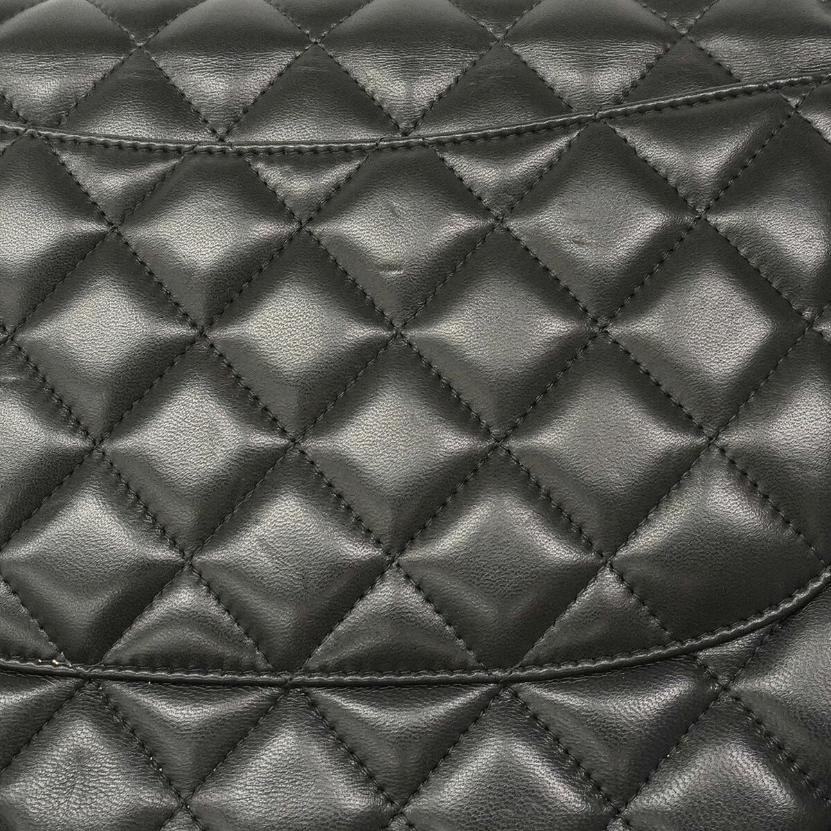 Chanel Black Leather Shoulder Bag (Pre-Owned)