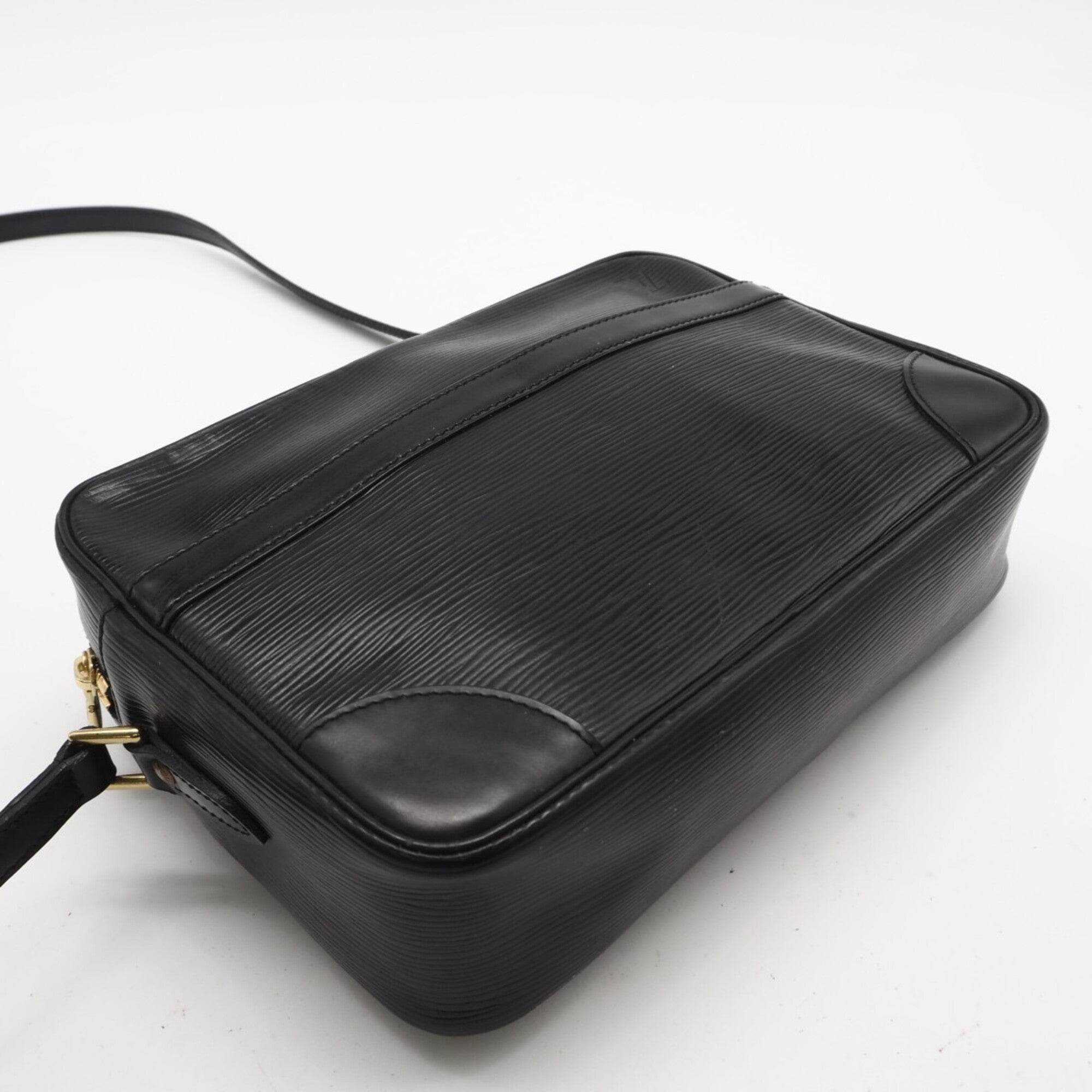 Louis Vuitton Black Noir Leather Shoulder Bag (Pre-Owned)