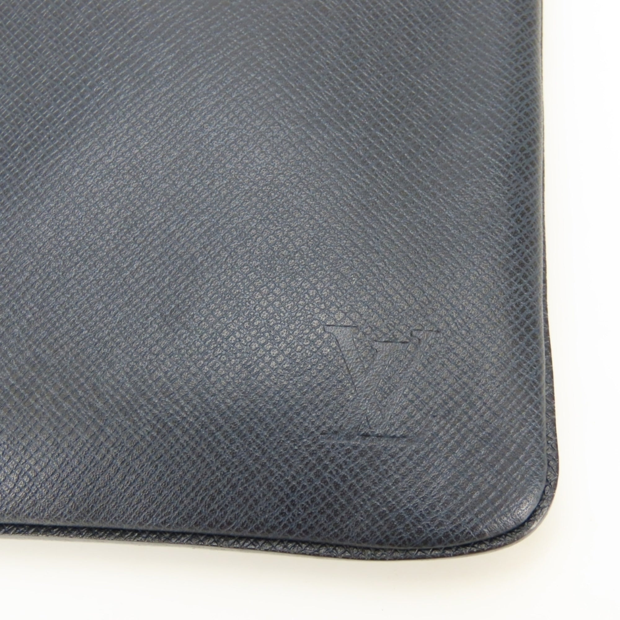 Louis Vuitton Dark Navy Taiga Leather Shoulder Bag (Pre-Owned)