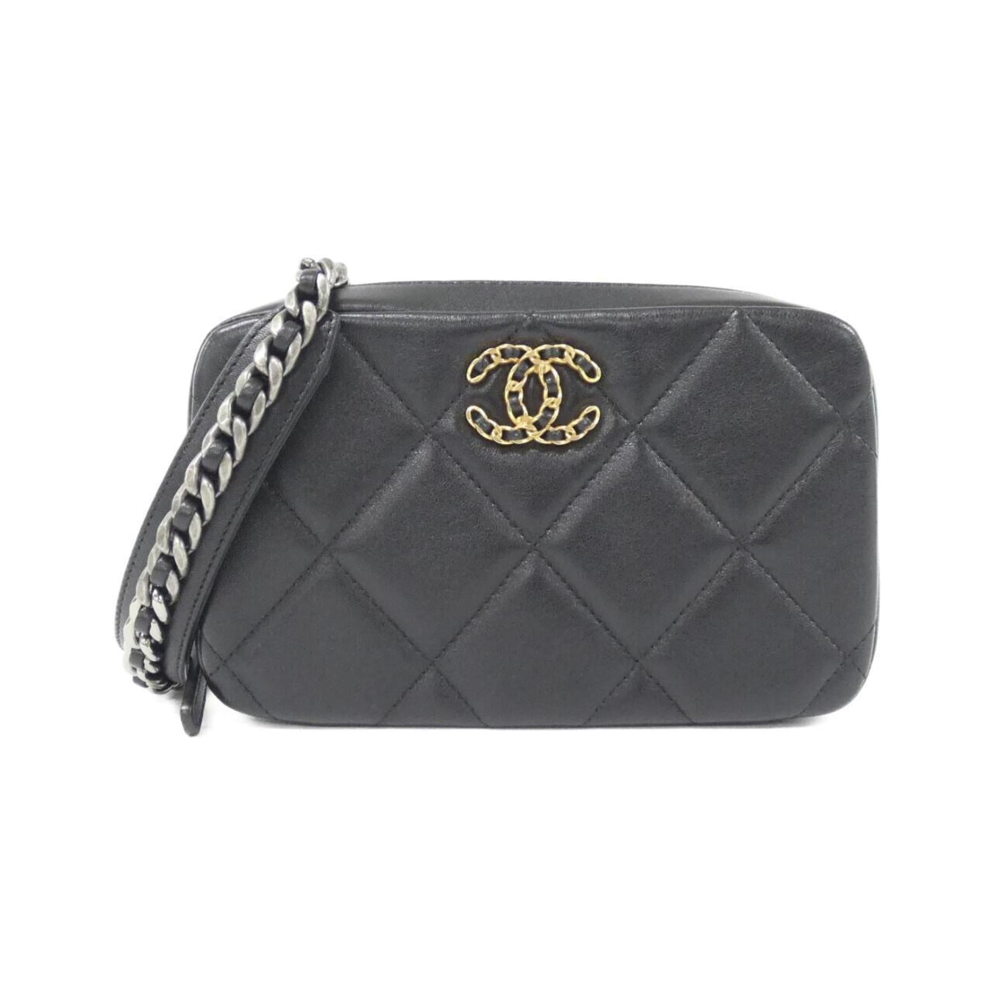 Chanel Black Leather Shoulder Bag (Pre-Owned)