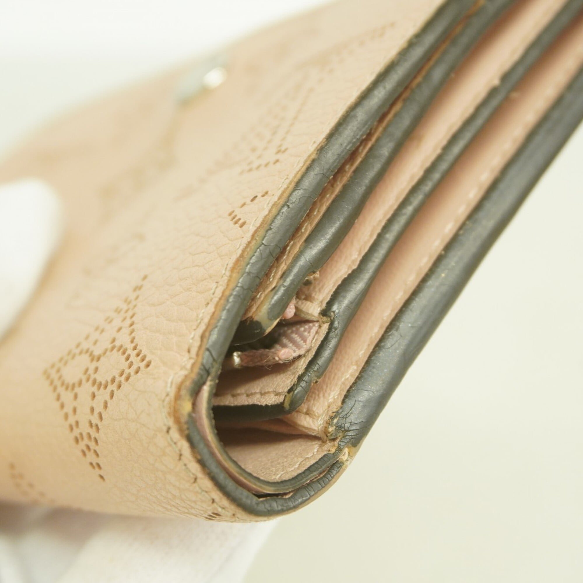 Louis Vuitton Magnolia Wallet (Bi-Fold) (Pre-Owned)