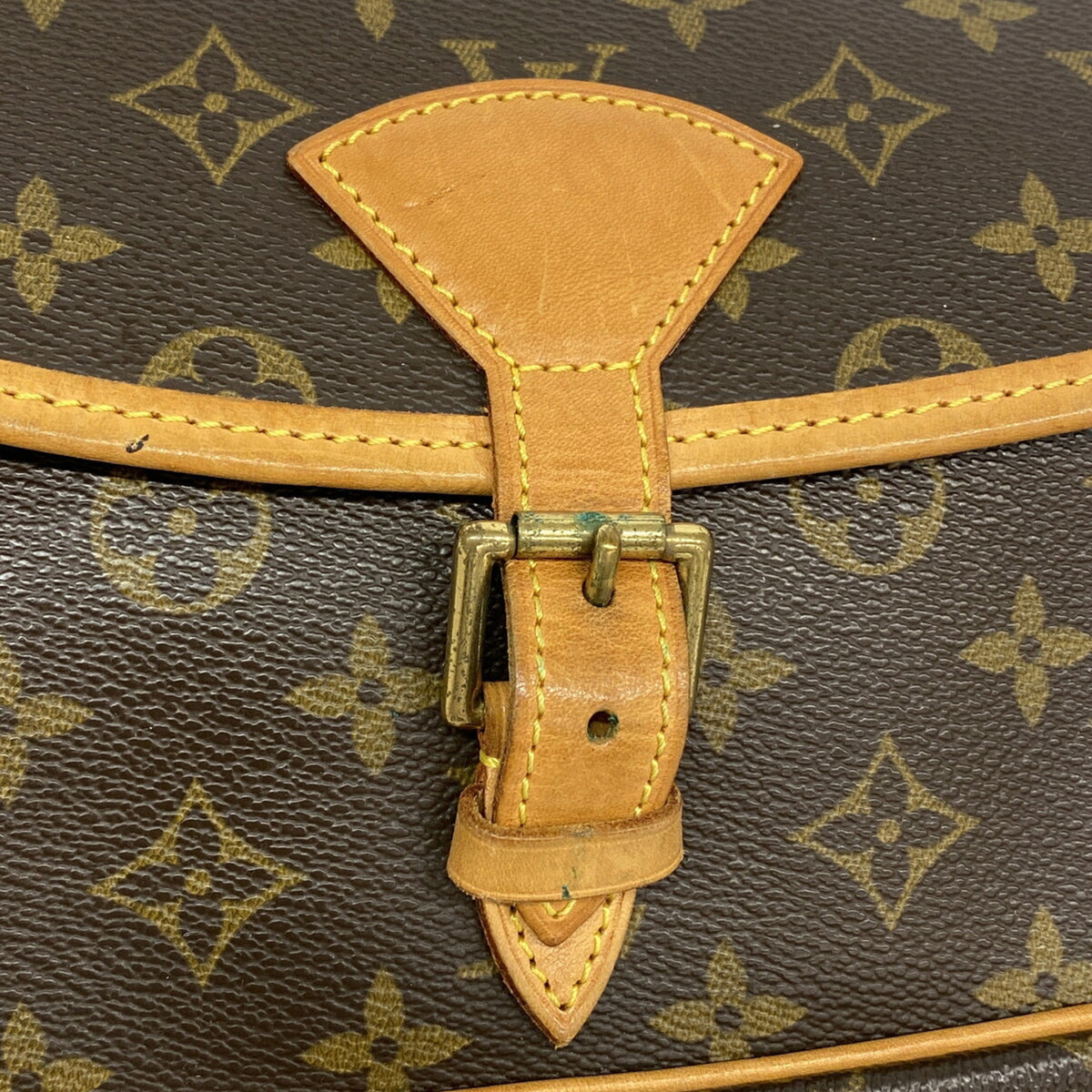 Louis Vuitton Brown Shoulder Bag (Pre-Owned)
