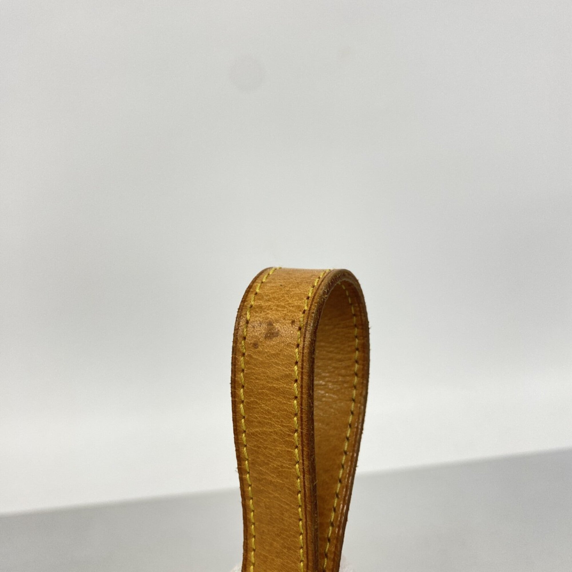 Louis Vuitton Beige Shoulder Bag (Pre-Owned)