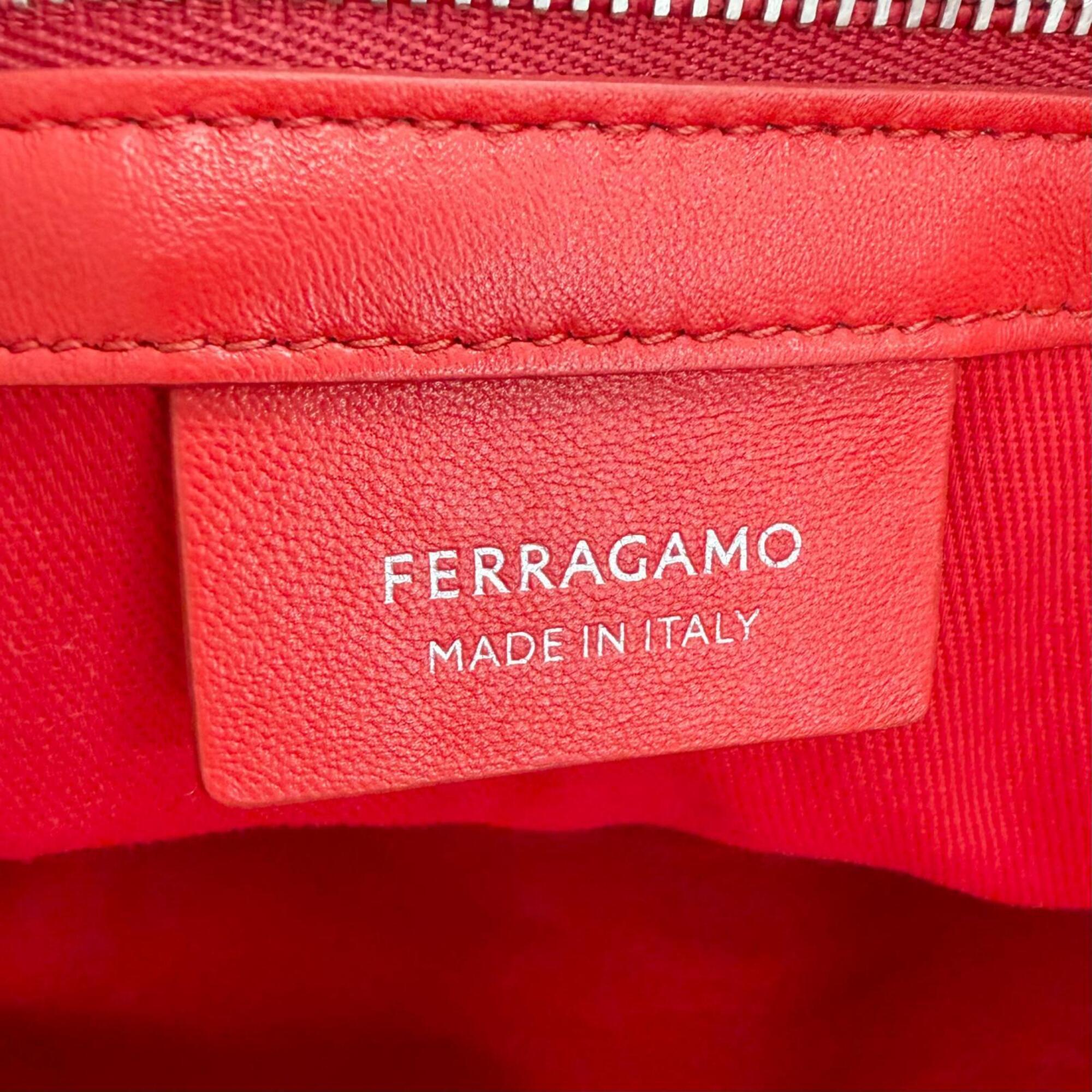 Salvatore Ferragamo Red Color Leather Tote Bag (Pre-Owned)