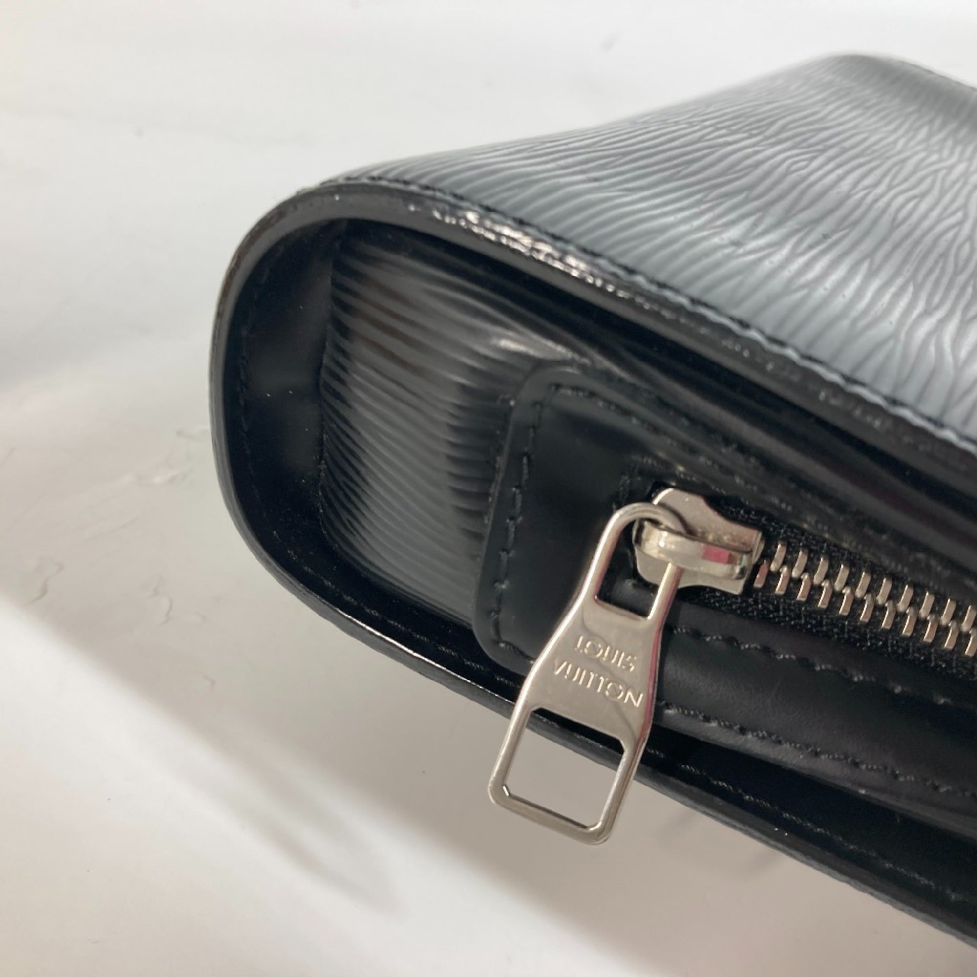 Louis Vuitton Black Noir Epi Leather Clutch Bag (Pre-Owned)