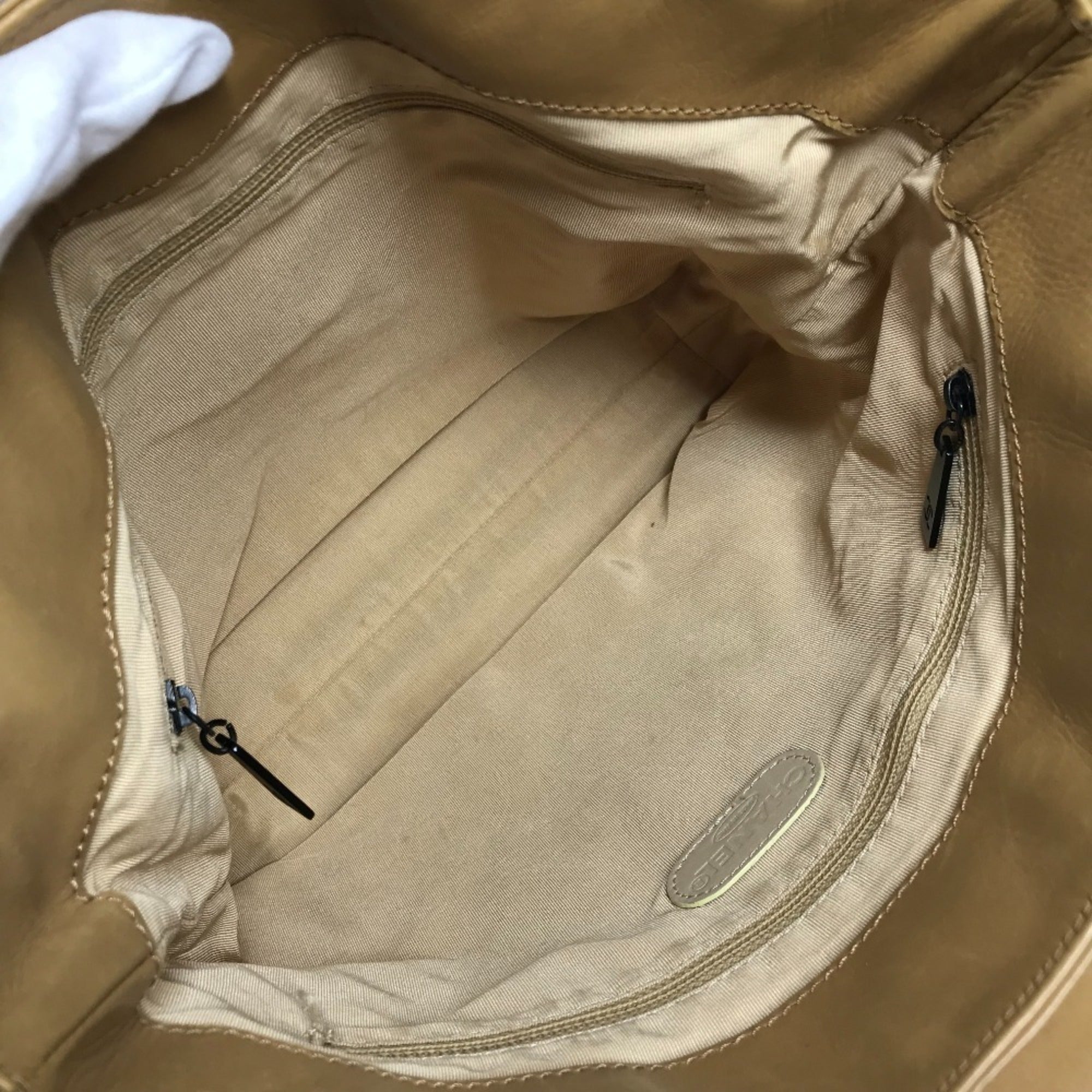 Chanel Beige Leather Handbag Shoulder Bag (Pre-Owned)