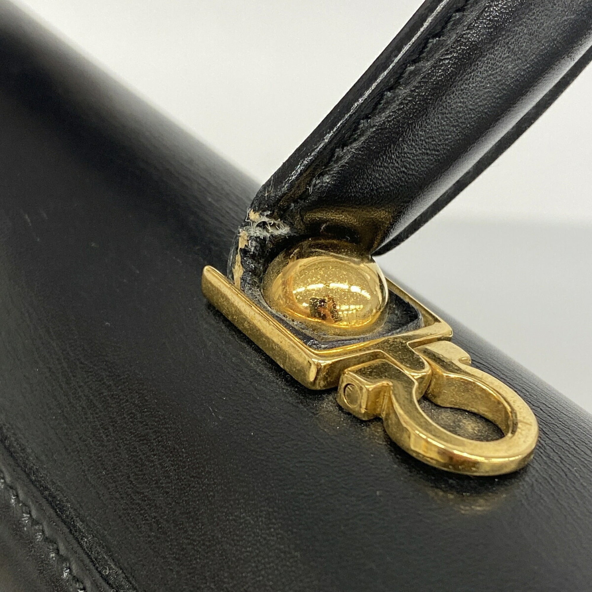 Salvatore Ferragamo Black Leather Handbag (Pre-Owned)