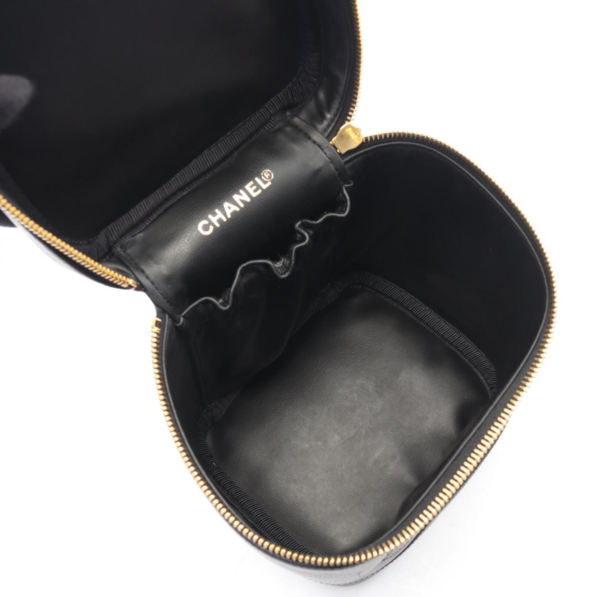 Chanel Black Grained Calfskin Handbag (Pre-Owned)