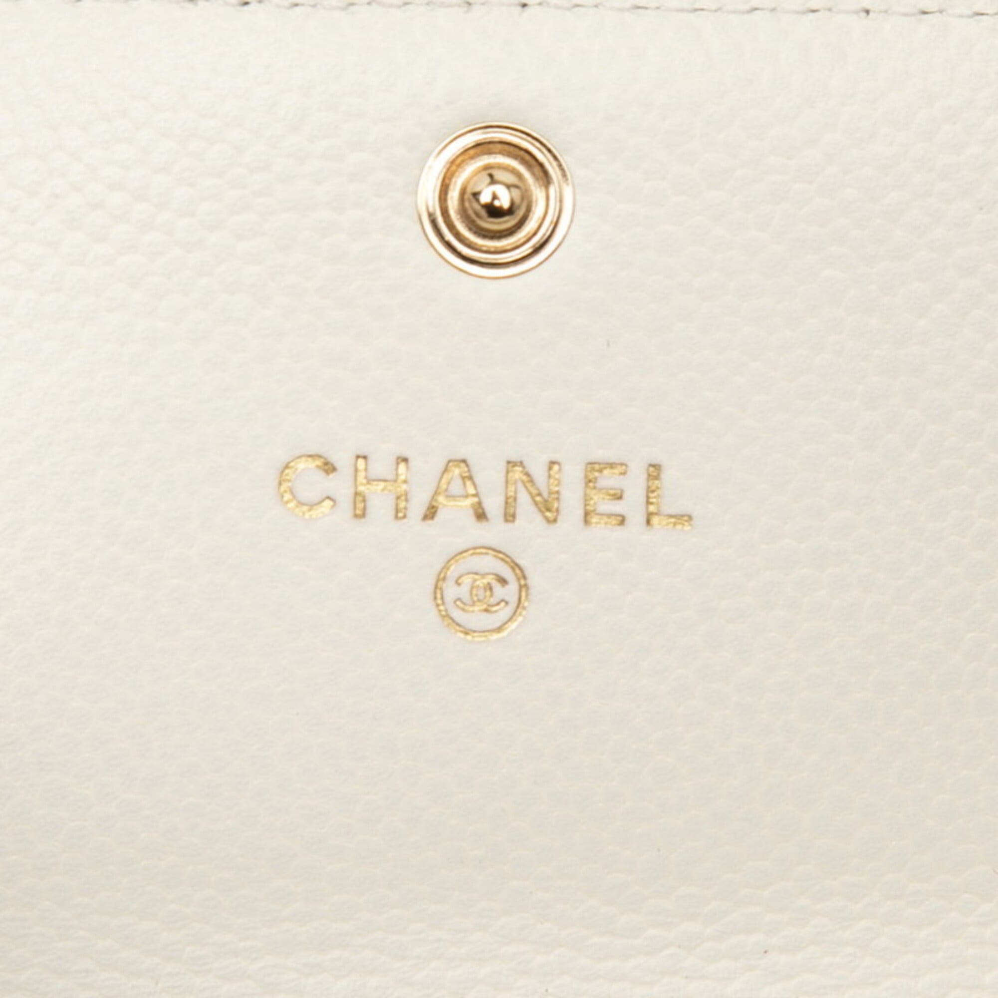 Chanel White Grained Calfskin Shoulder Bag (Pre-Owned)