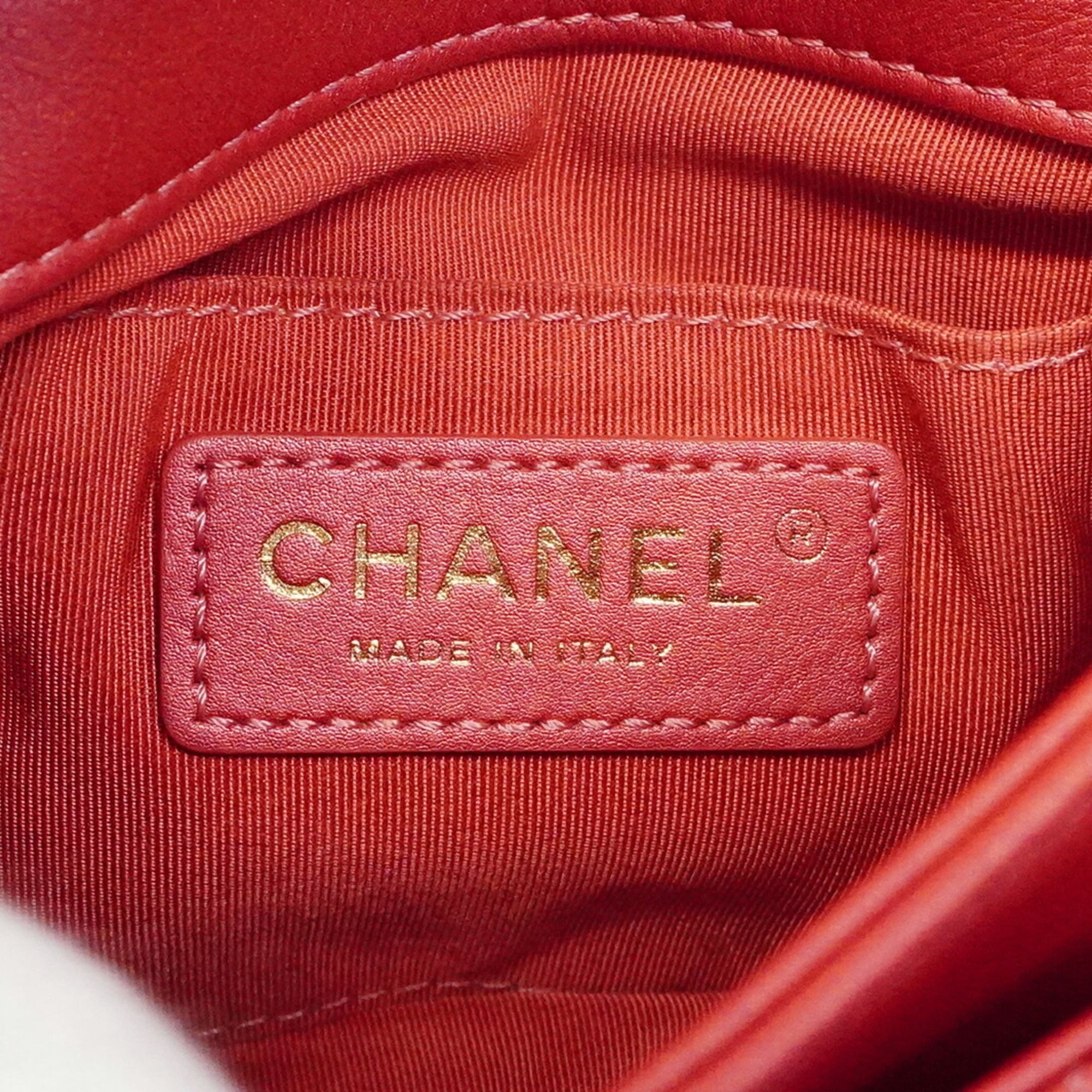 Chanel Red Color Leather Handbag (Pre-Owned)