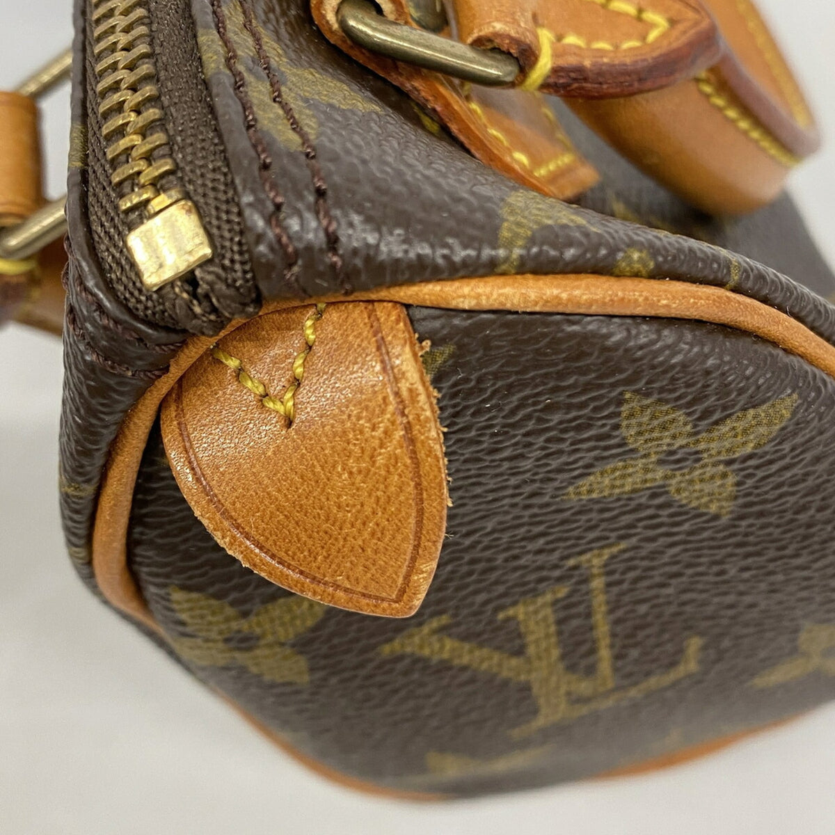 Louis Vuitton Brown Handbag (Pre-Owned)