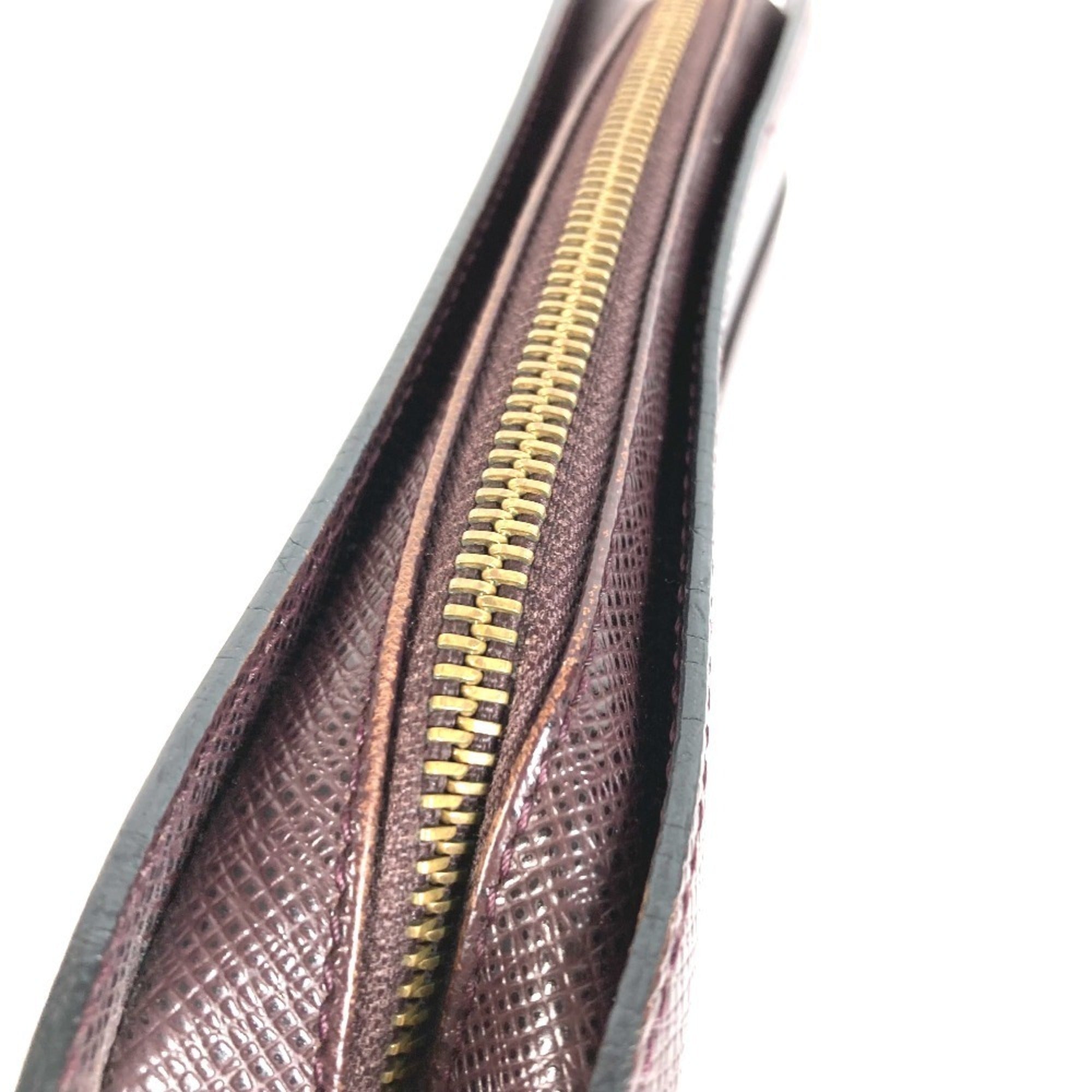 Louis Vuitton Acajou Purple Taiga Leather Leather Clutch Bag (Pre-Owned)