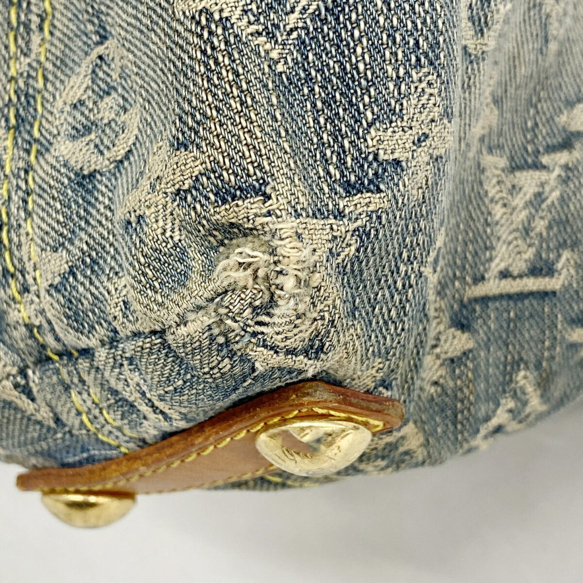 Louis Vuitton Blue Shoulder Bag (Pre-Owned)