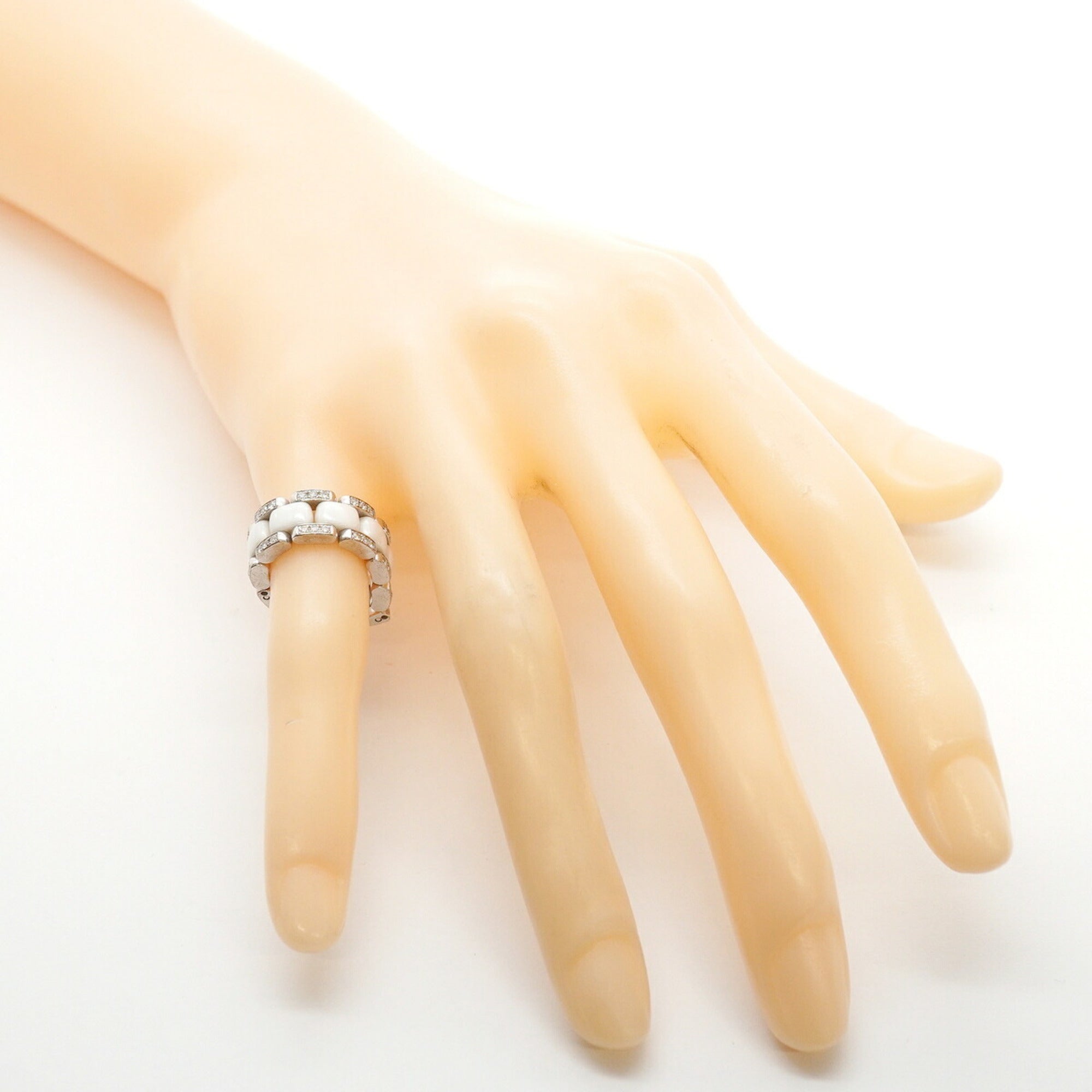 Chanel White White Gold (18K) Ceramic Band Ring (Pre-Owned)