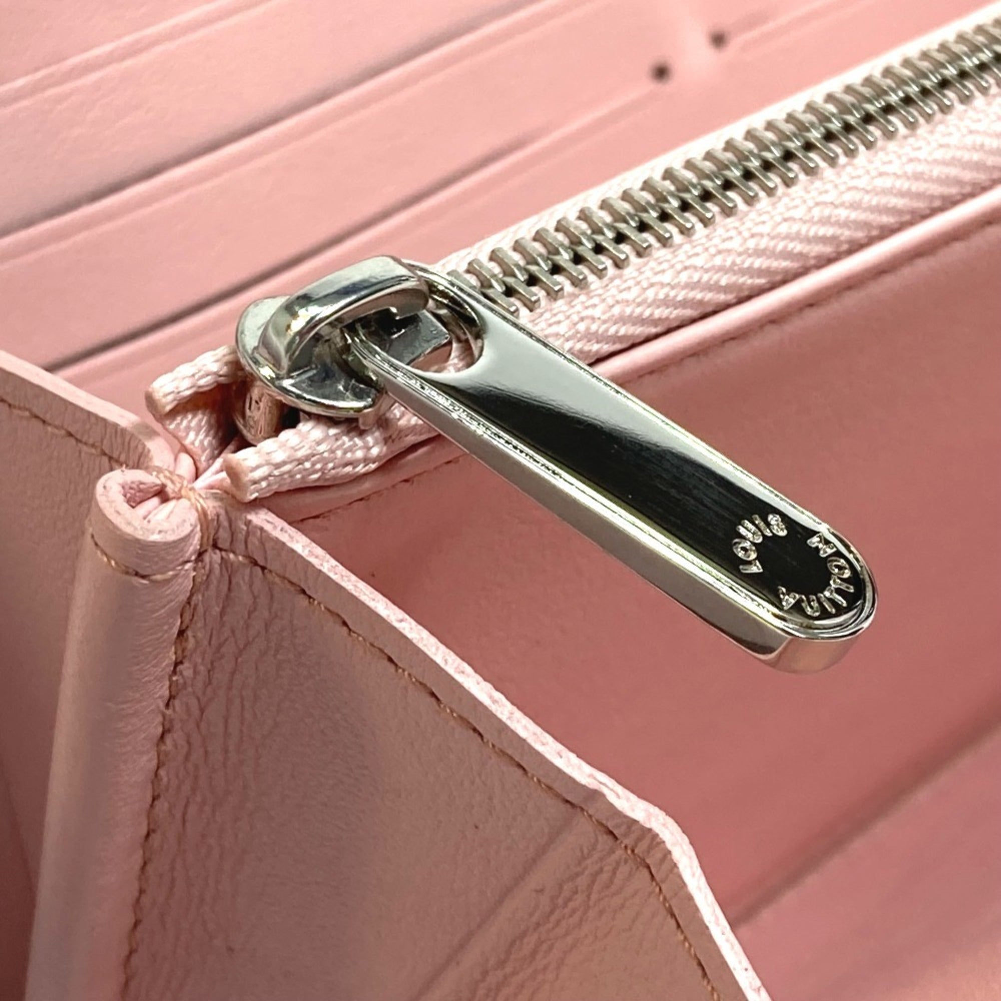Louis Vuitton Mahina Pink White Mahina Leather Long Wallet (Bi-Fold) (Pre-Owned)