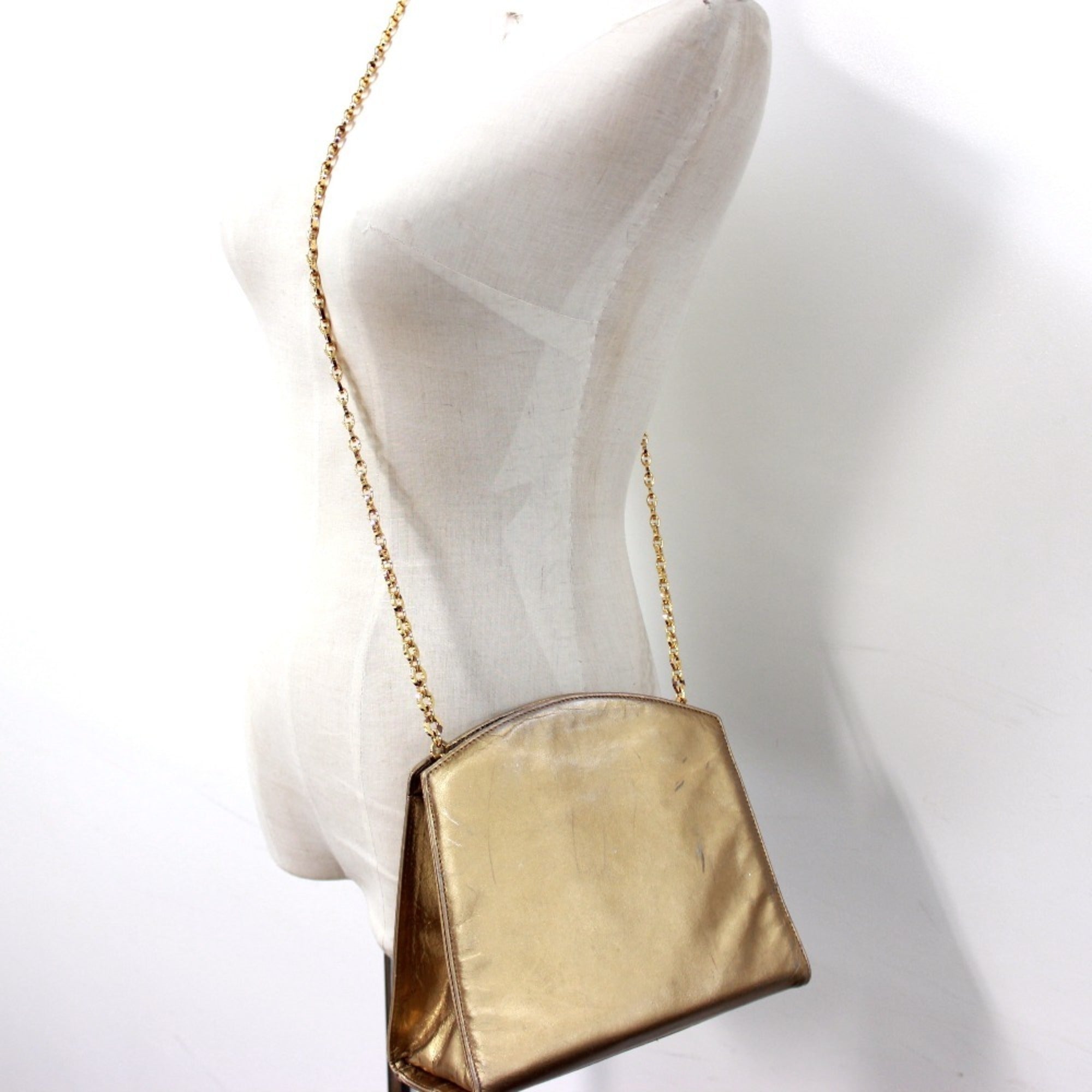 Salvatore Ferragamo Gold Leather Pochette Shoulder Bag (Pre-Owned)