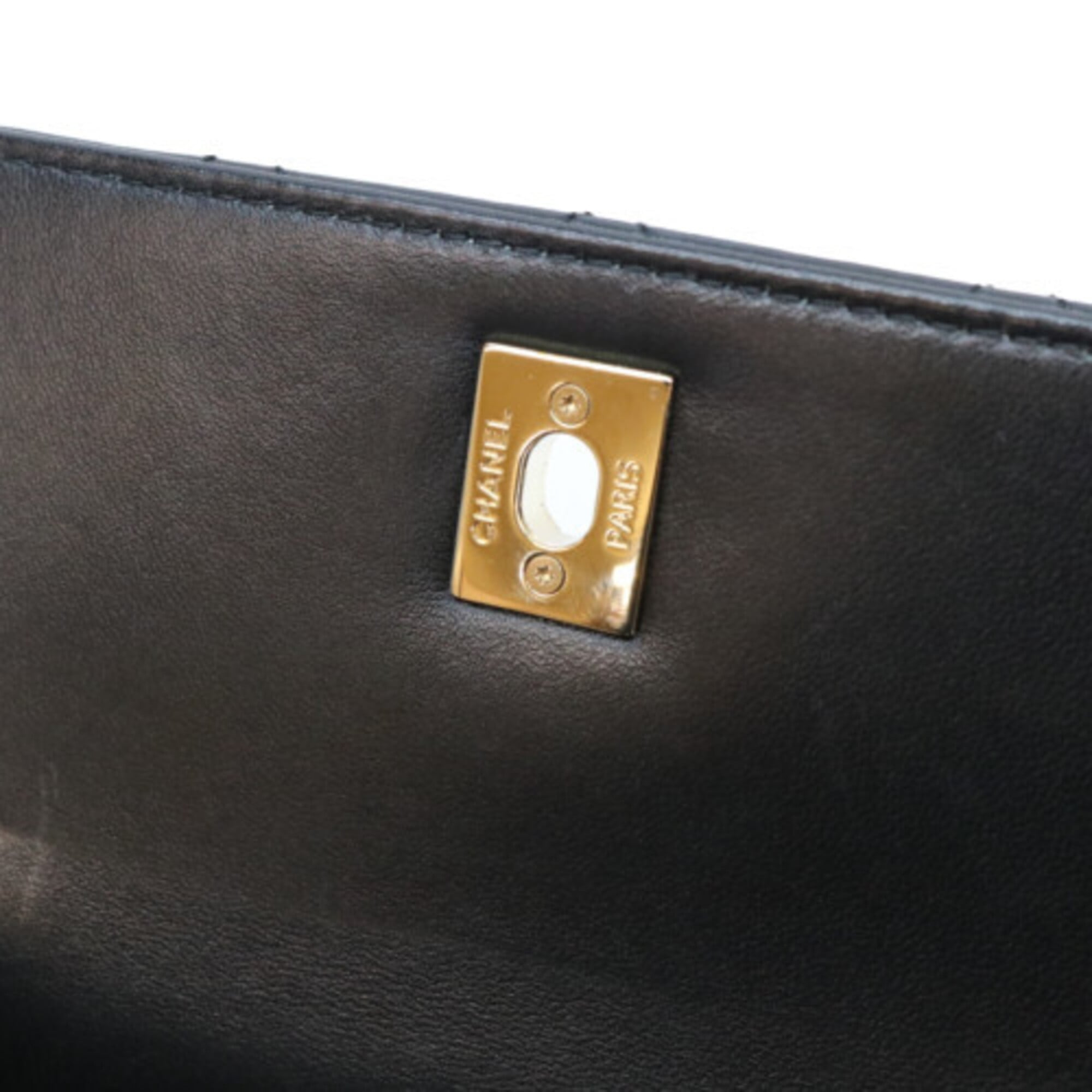 Chanel Black Leather Shoulder Bag (Pre-Owned)