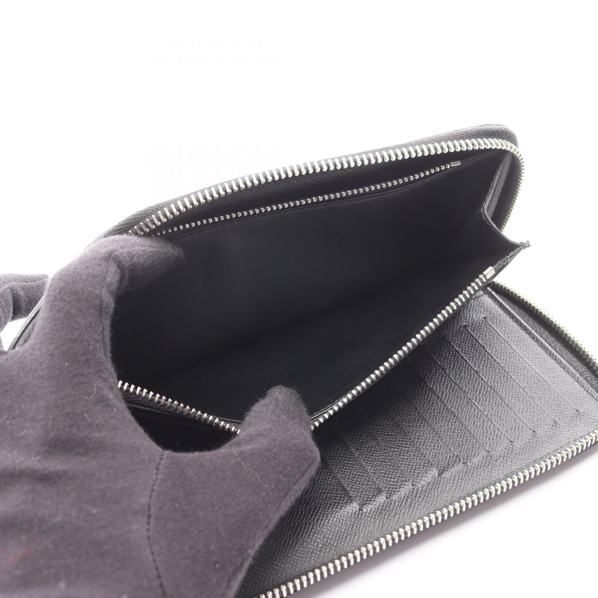 Louis Vuitton Taiga Black Taiga Leather Long Wallet (Bi-Fold) (Pre-Owned)
