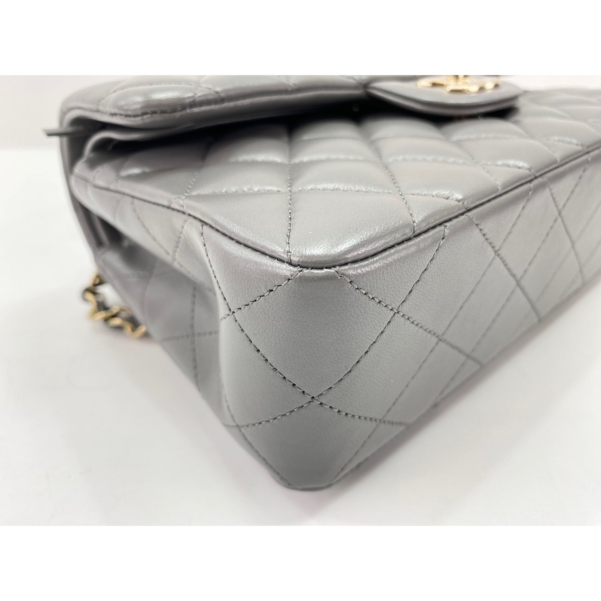 Chanel Gray Shoulder Bag (Pre-Owned)