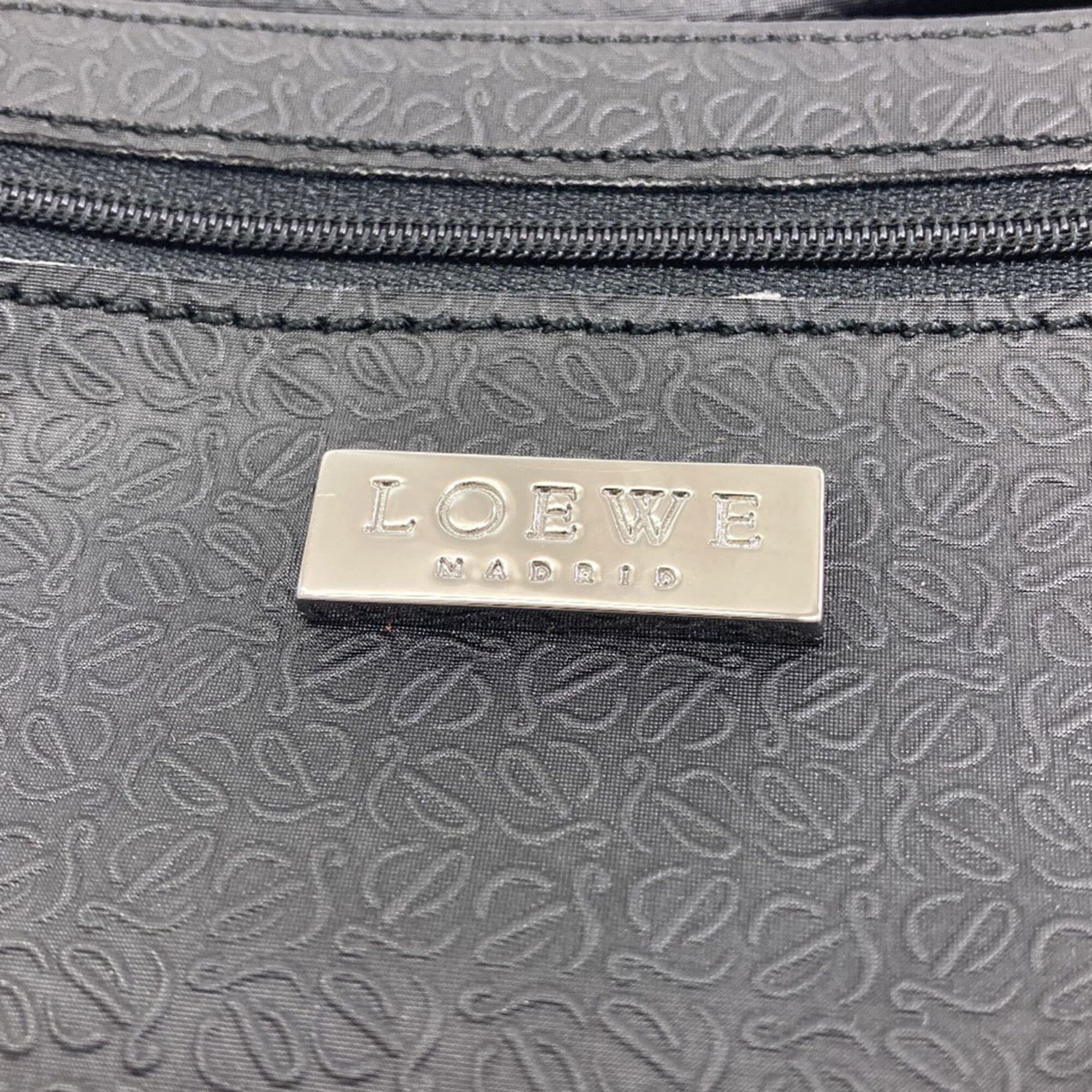 Loewe Black Leather Shoulder Bag (Pre-Owned)