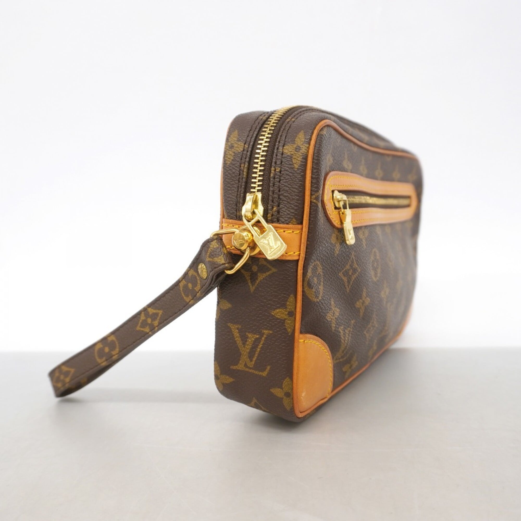 Louis Vuitton Brown Clutch Bag (Pre-Owned)