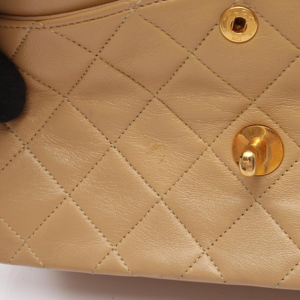 Chanel Beige Leather Handbag Shoulder Bag (Pre-Owned)
