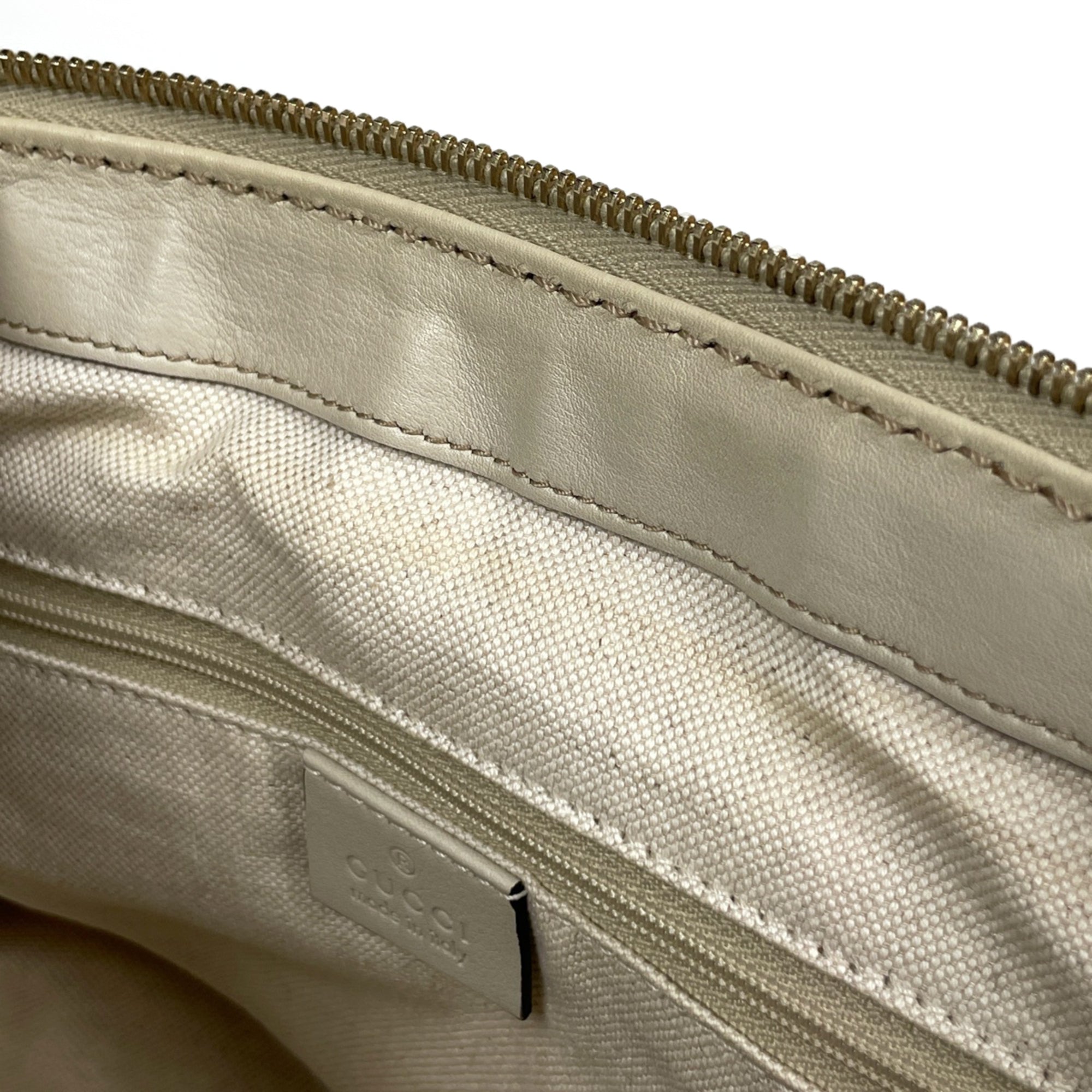 Gucci Sukey Ivory Gg Leather Handbag (Pre-Owned)