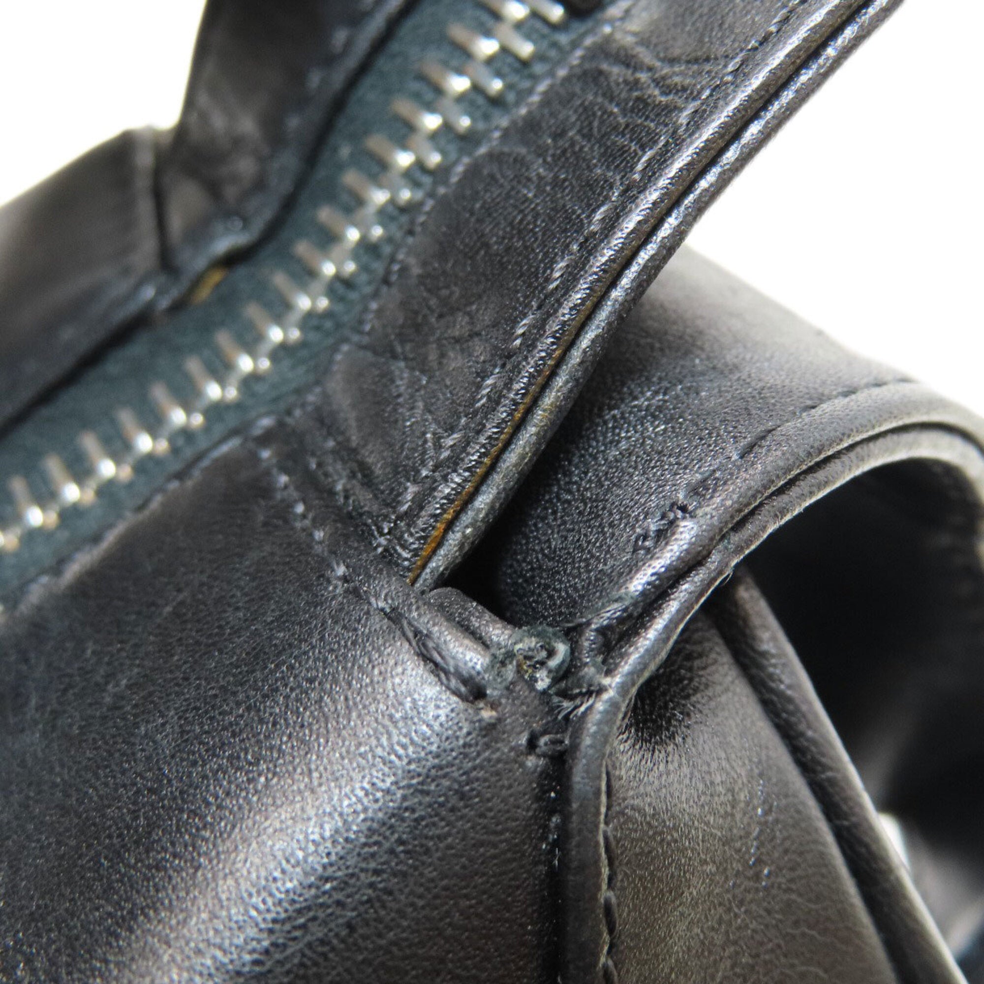 Bally Black Leather Shoulder Bag (Pre-Owned)
