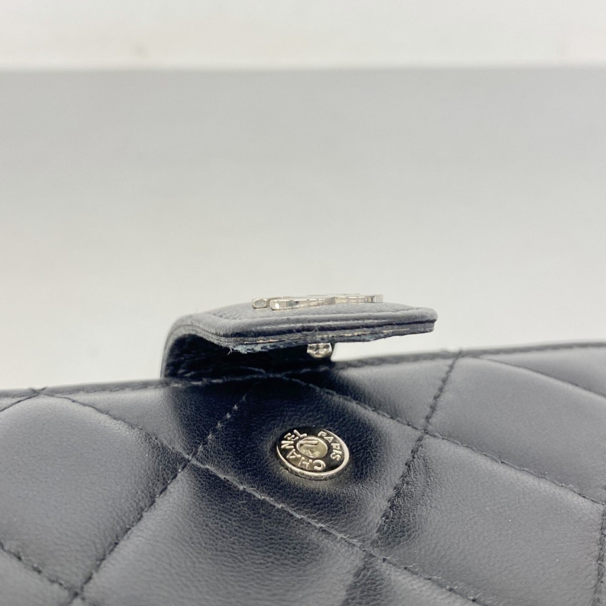 Chanel Black Leather Wallet (Bi-Fold) (Pre-Owned)