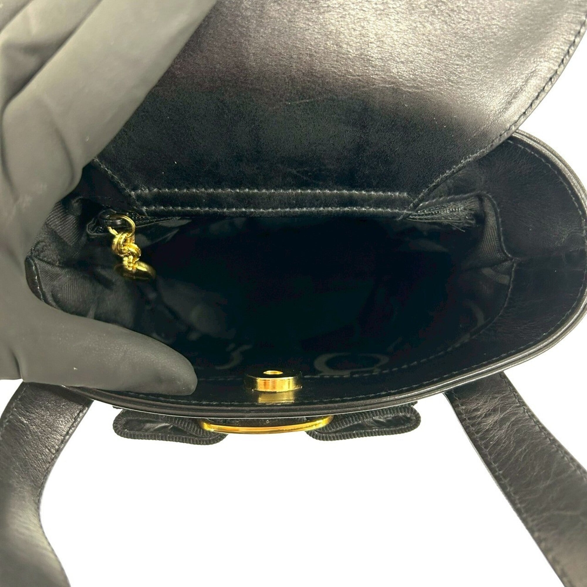 Salvatore Ferragamo Black Leather Handbag (Pre-Owned)