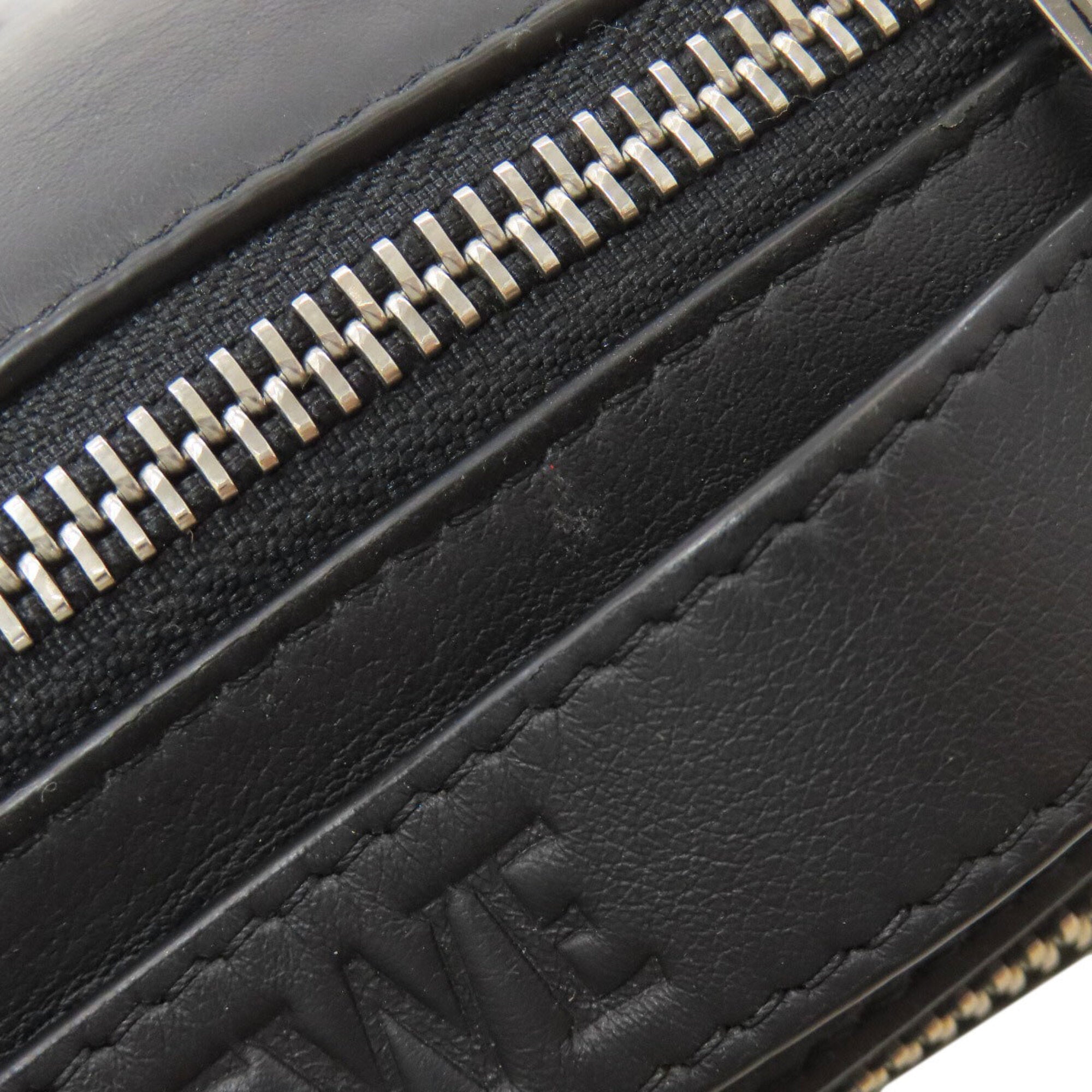 Loewe Black Leather Shoulder Bag (Pre-Owned)