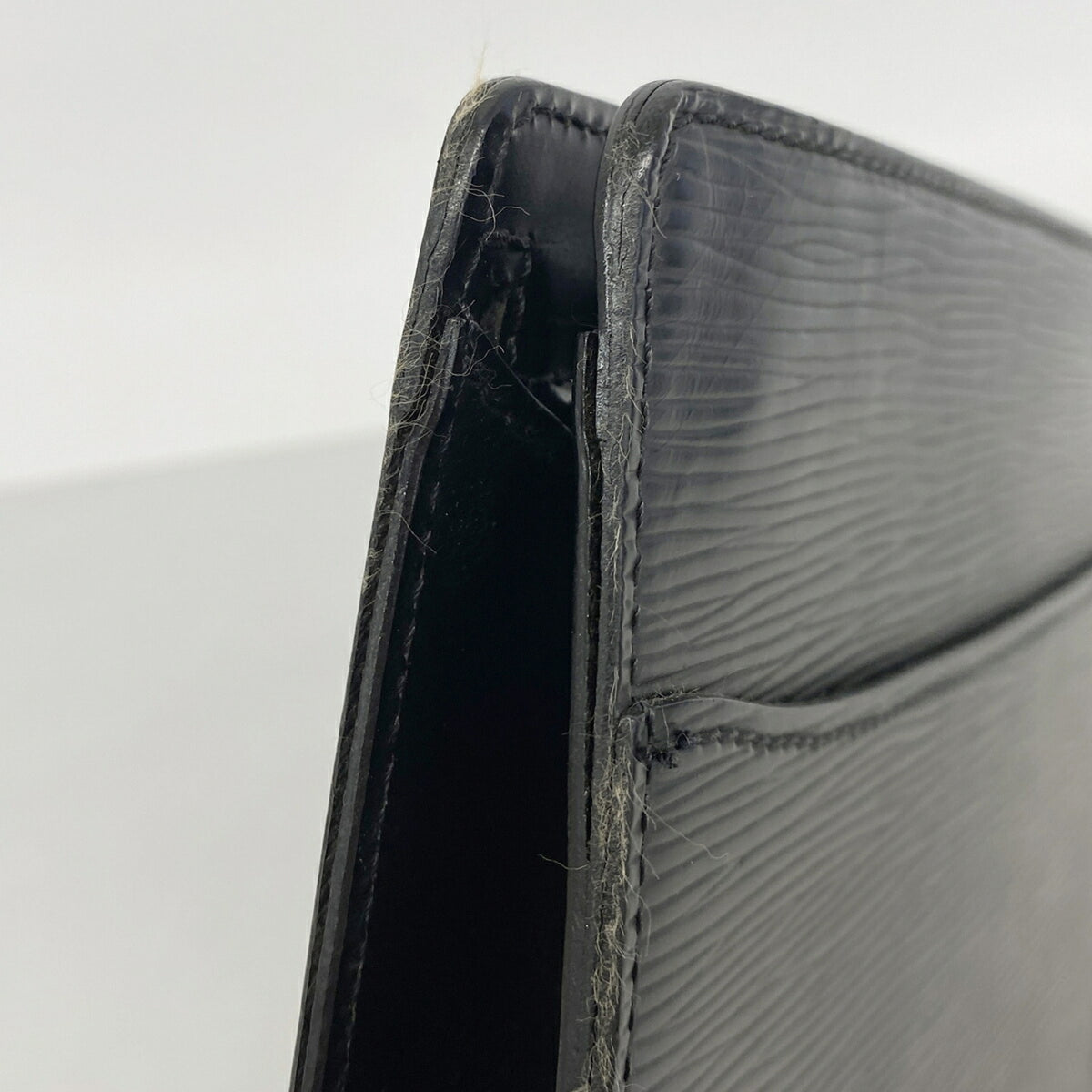Louis Vuitton Noir Clutch Bag (Pre-Owned)