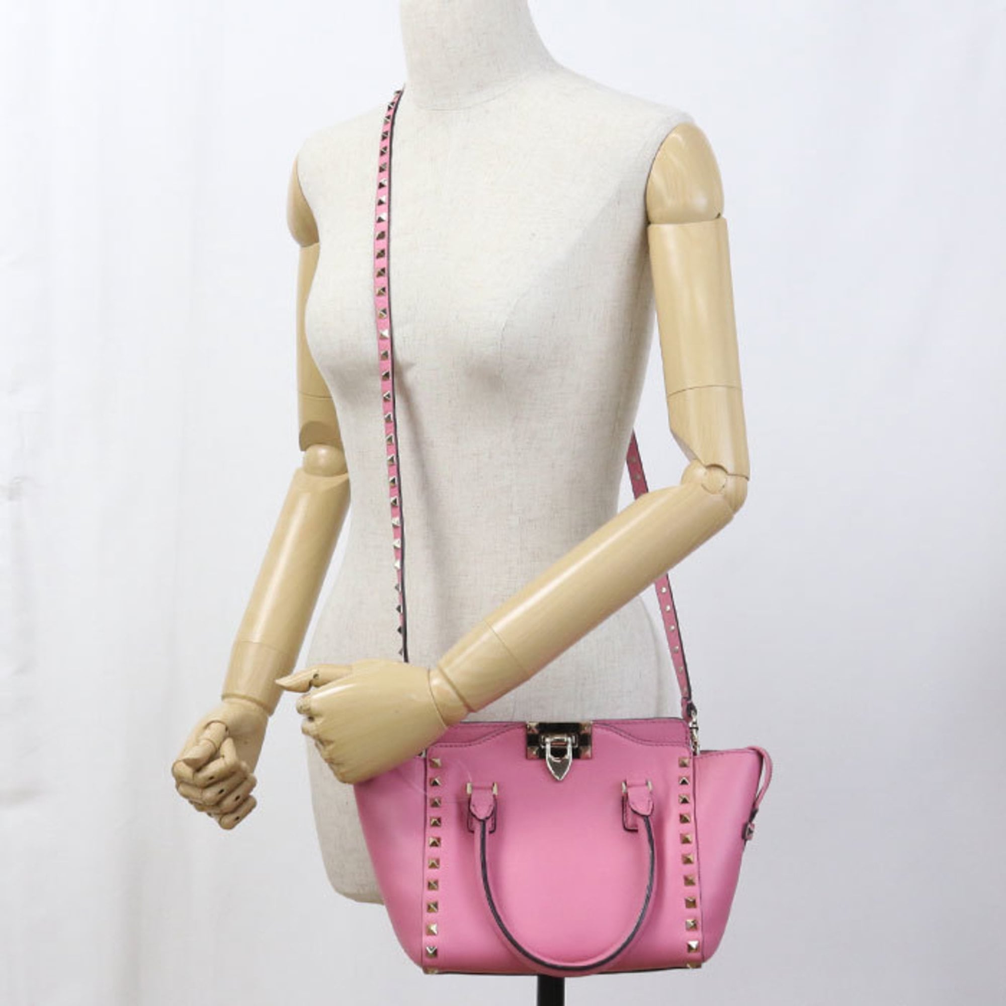 Valentino Garavani Pink Leather Handbag (Pre-Owned)