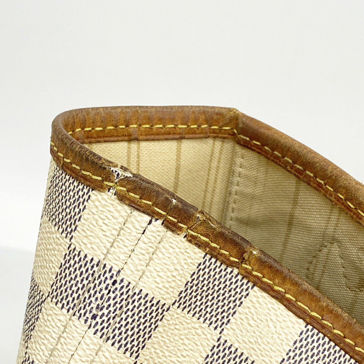 Louis Vuitton White Tote Bag (Pre-Owned)