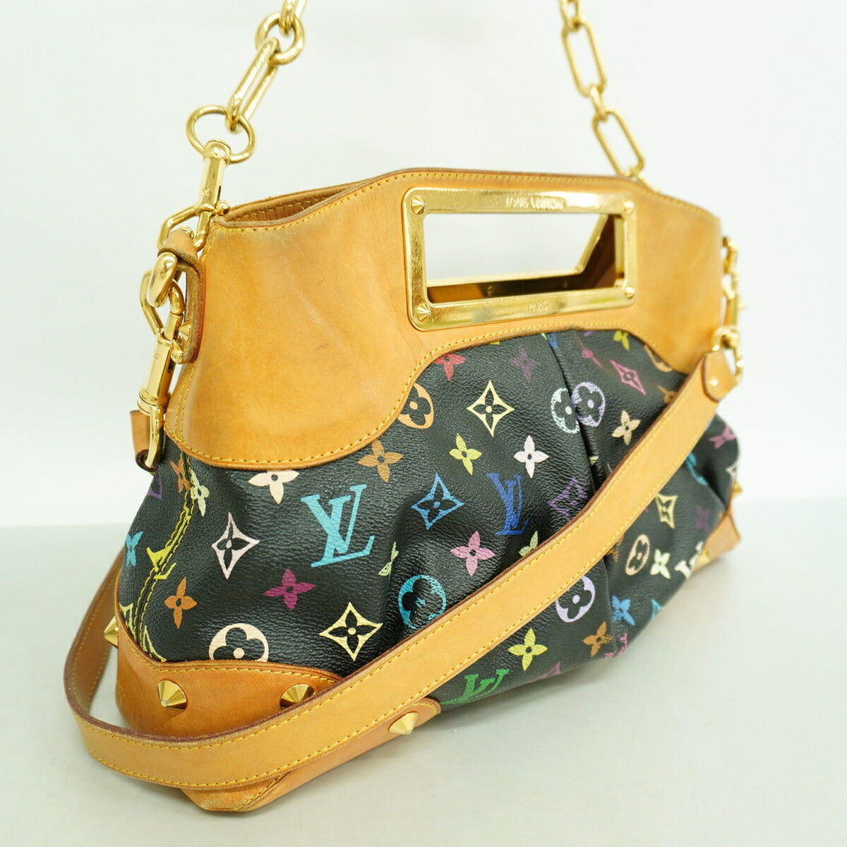 Louis Vuitton Noir Handbag (Pre-Owned)