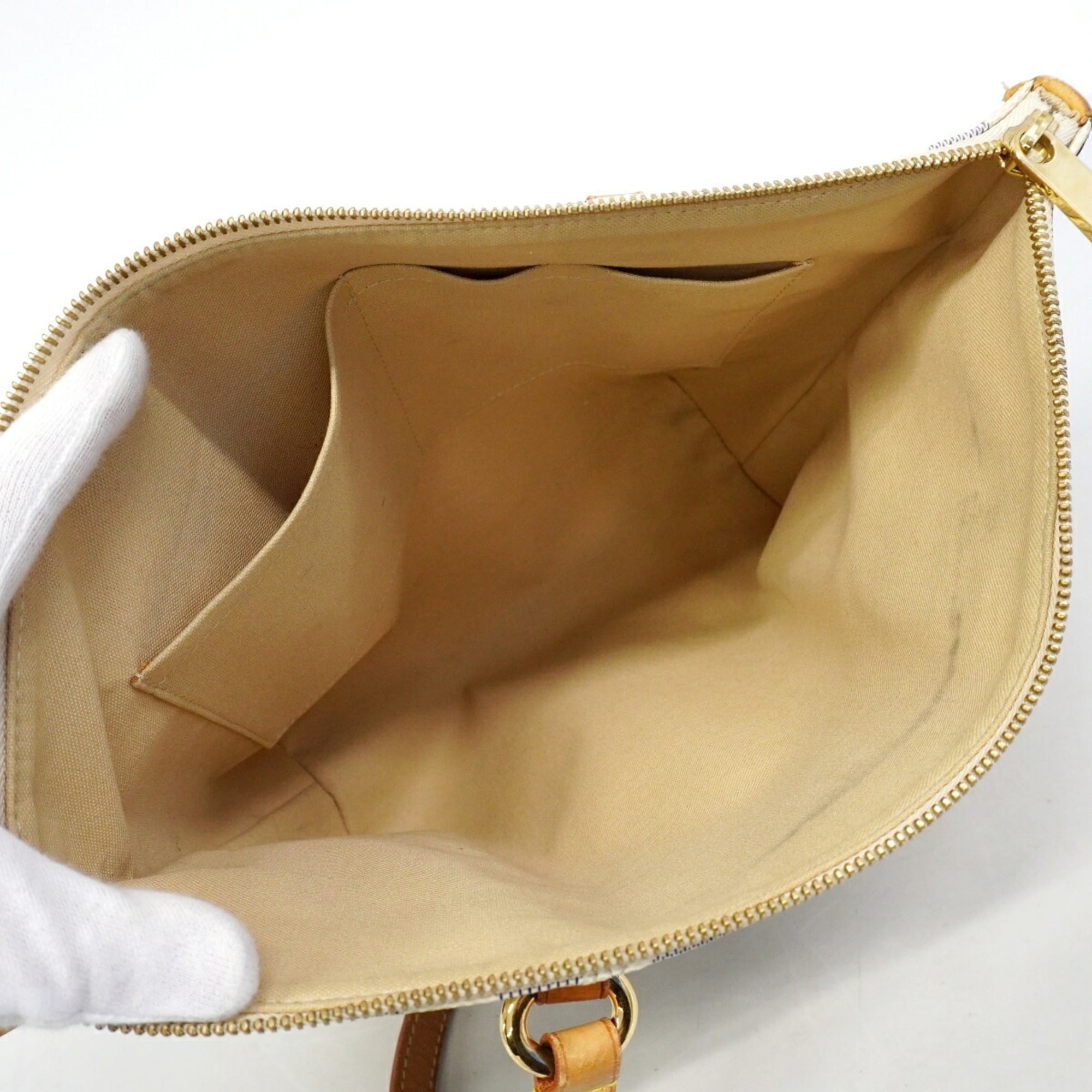 Louis Vuitton White Tote Bag (Pre-Owned)
