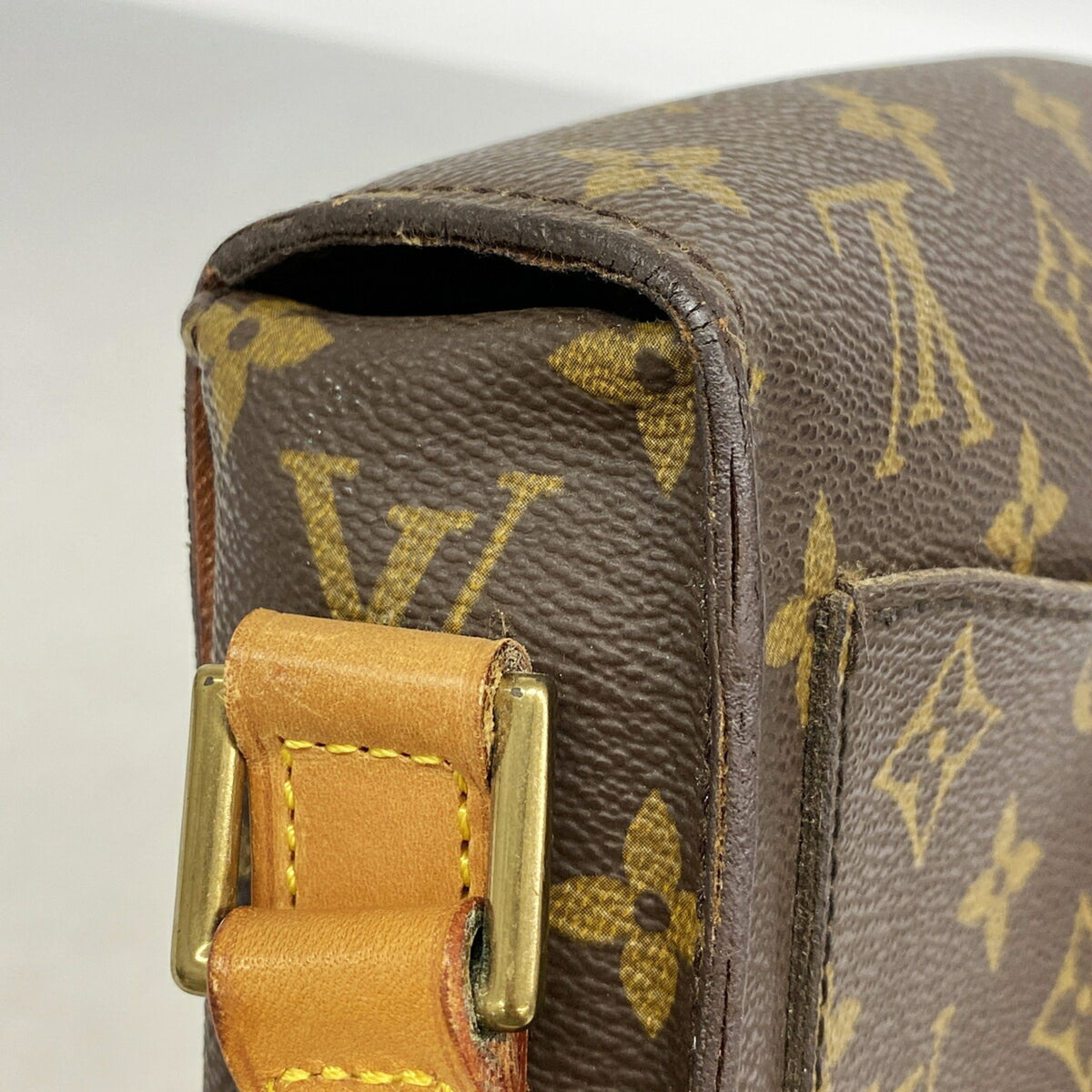 Louis Vuitton Brown Shoulder Bag (Pre-Owned)